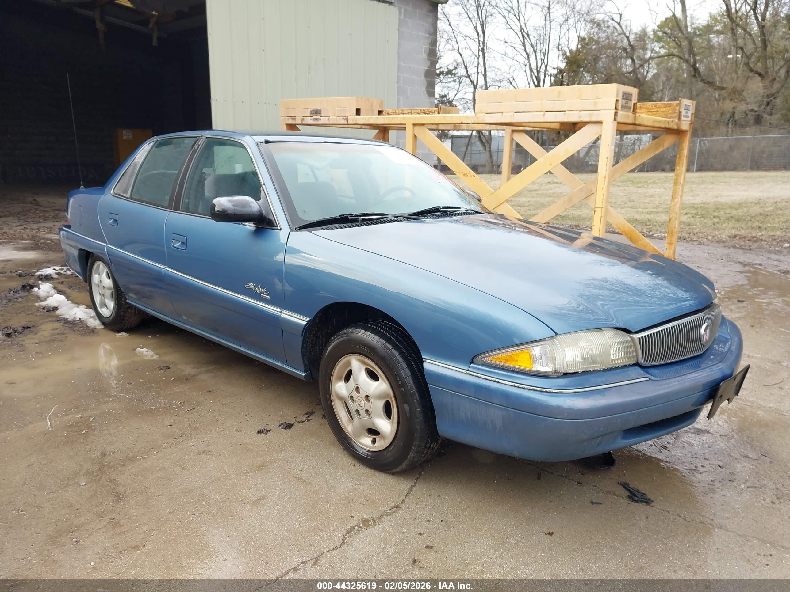 1998 Buick Skylark Gran Sport SC, VIN 1G4NJ52M7WC401547 — Normal wear