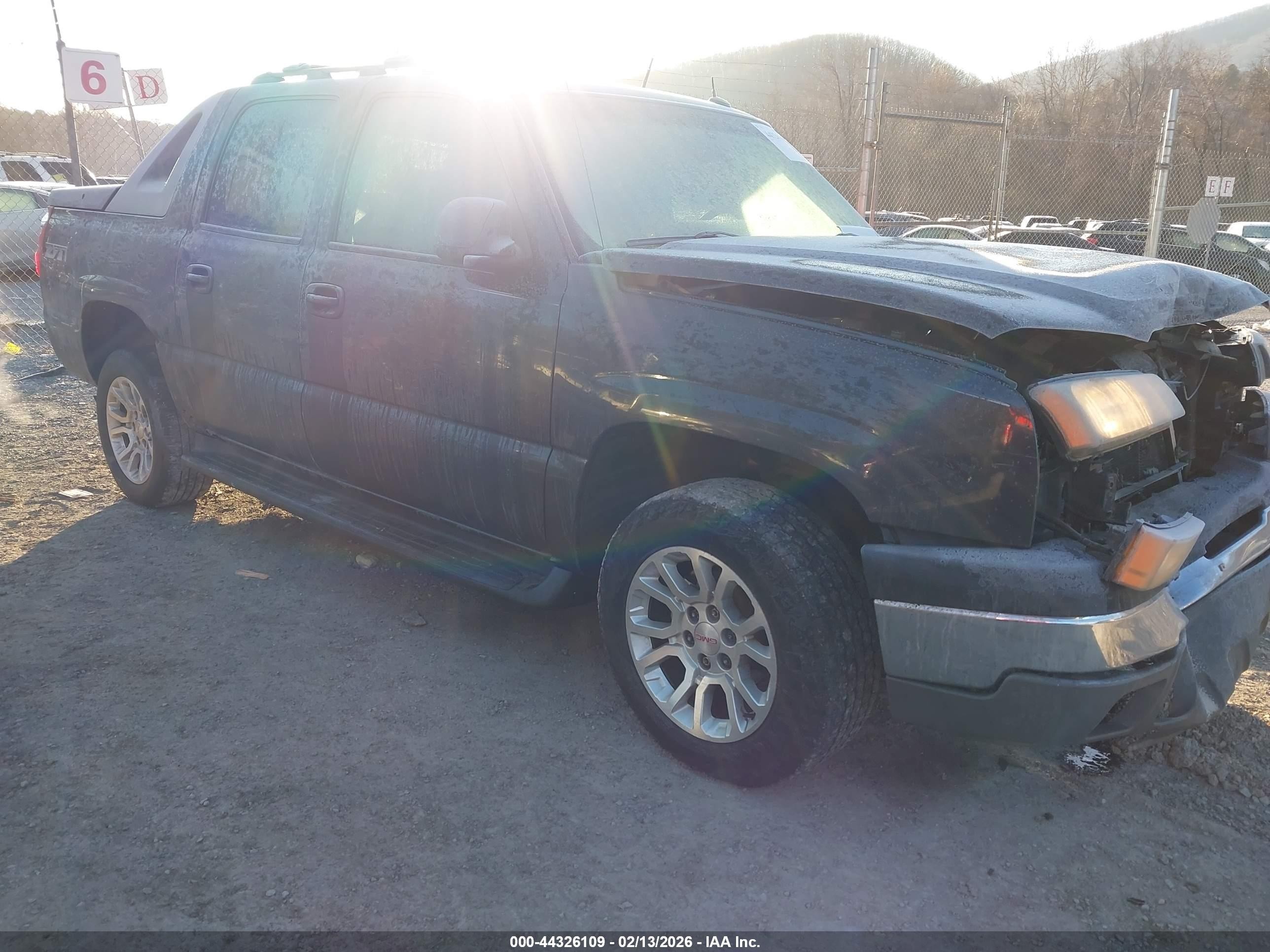 2004 Chevrolet Avalanche Z71, VIN 3GNEK12T44G327782 — Front end