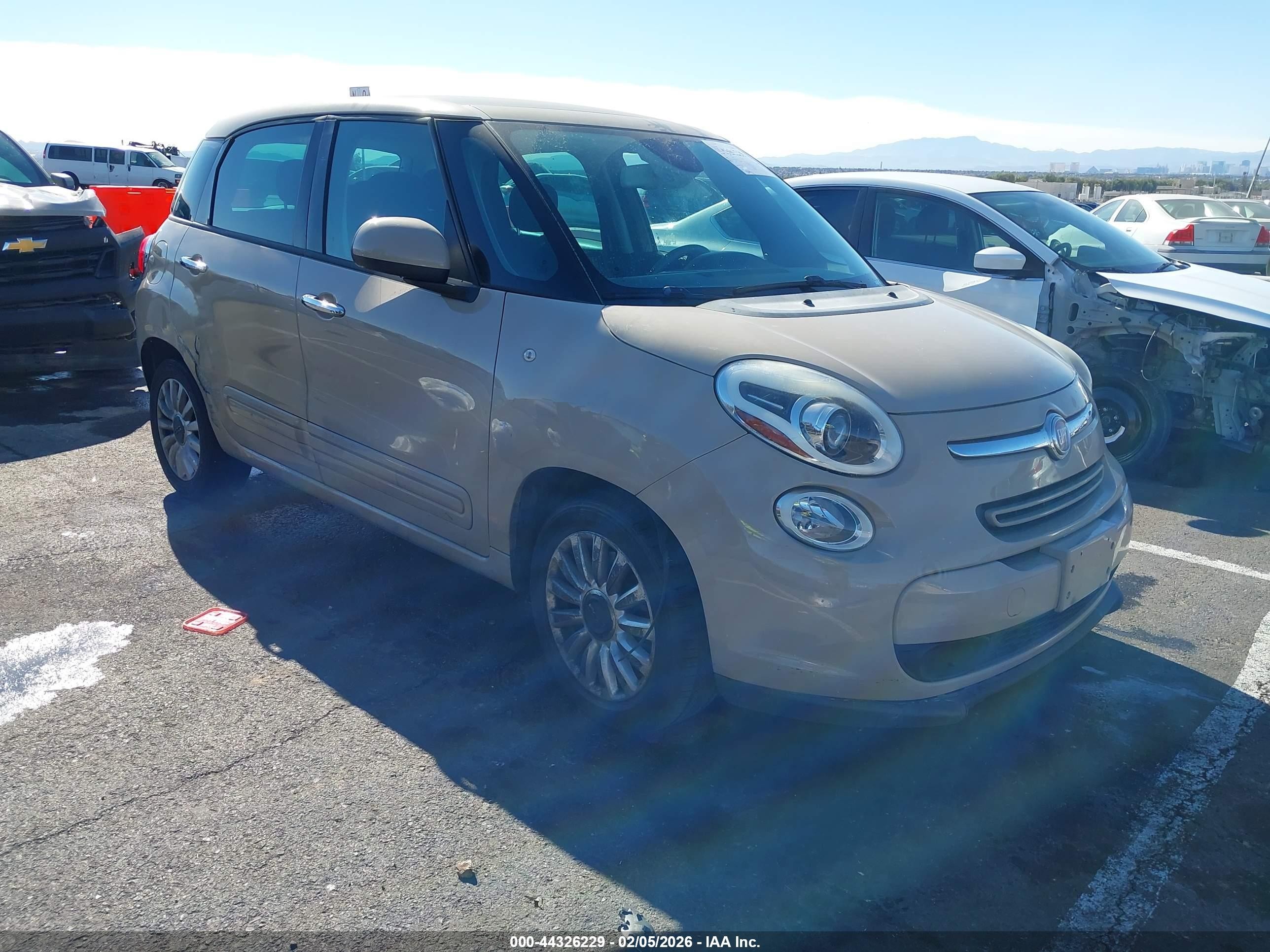 2014 FIAT 500L Easy, VIN ZFBCFABH2EZ027128 — Side