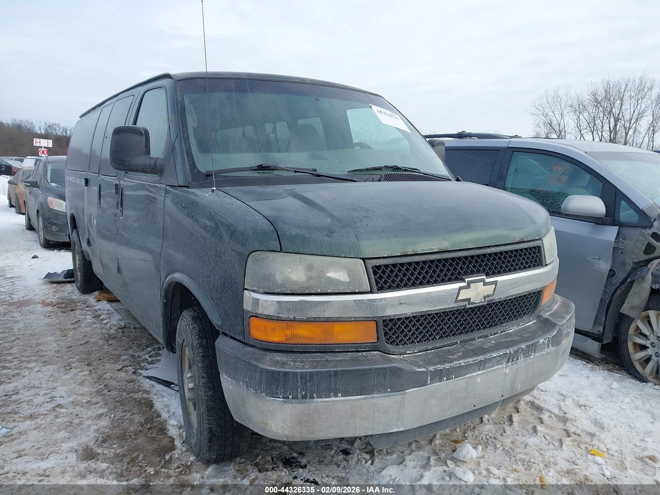 2008 Chevrolet Express Passenger, VIN 1GAHG39K281210831 — Side