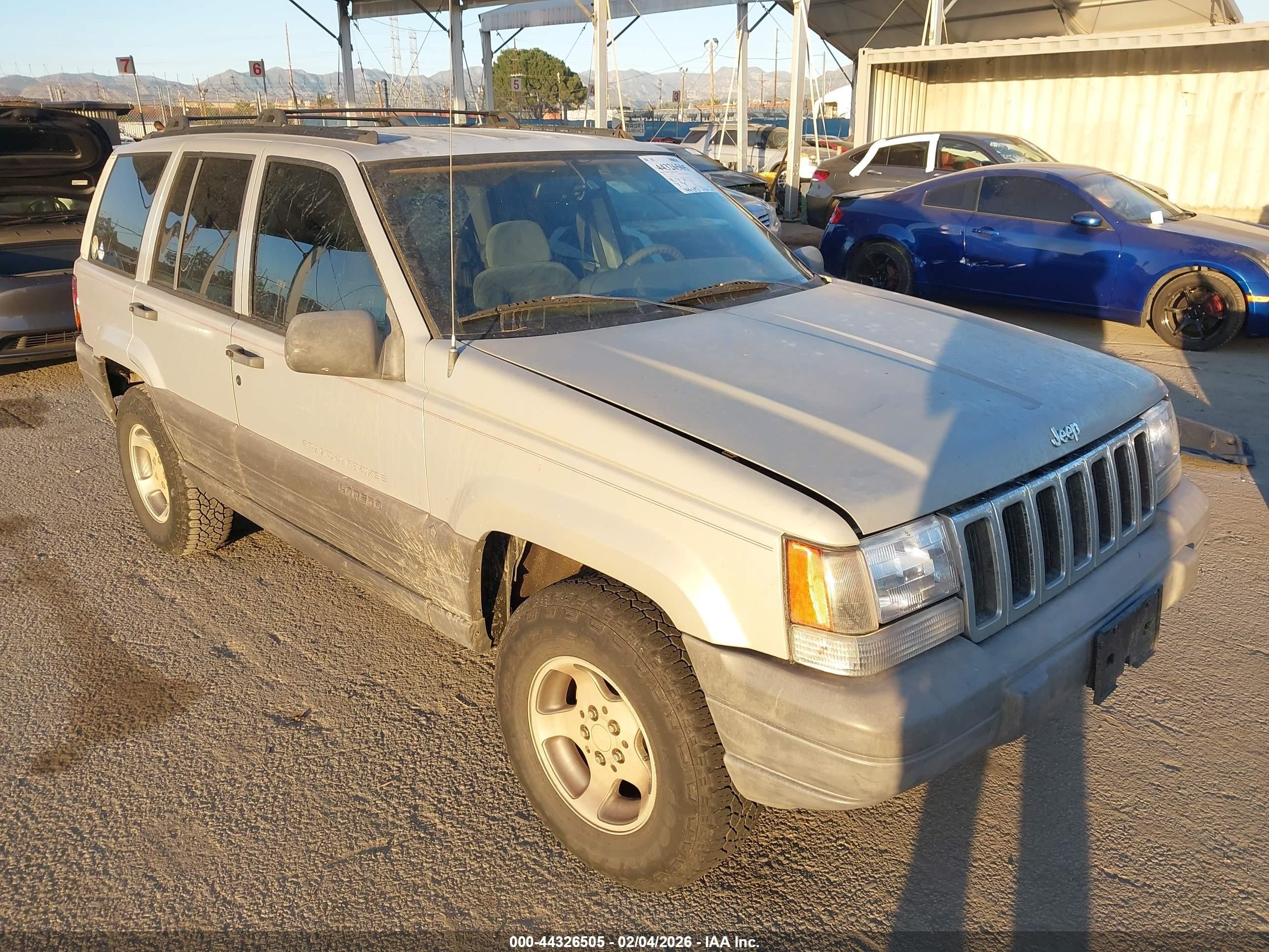 1996 Jeep Grand Cherokee Laredo, VIN 1J4FX58S6TC359326 — Rear end