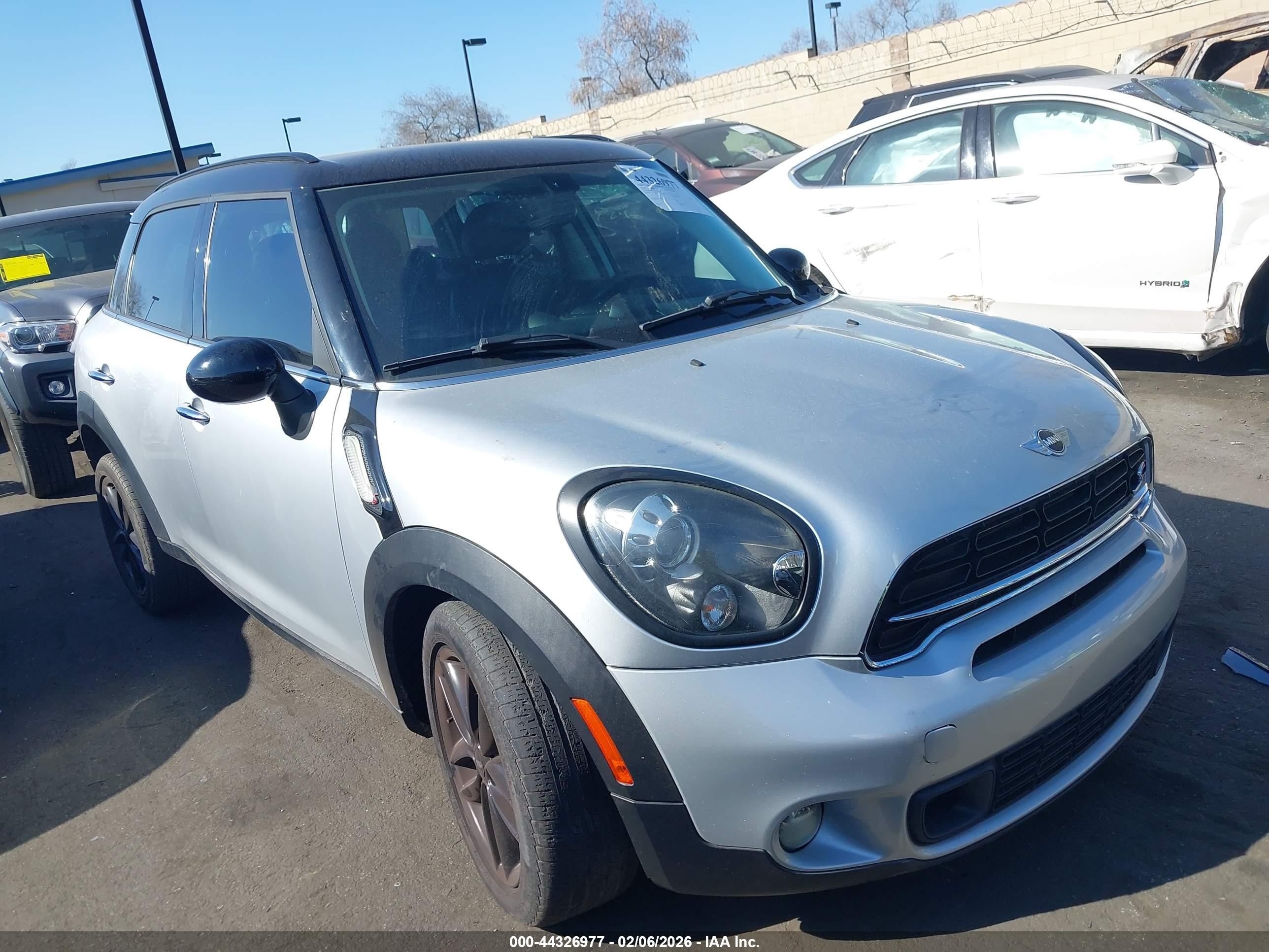 2015 MINI Countryman S, VIN WMWZC3C5XFWT01675 — Front end