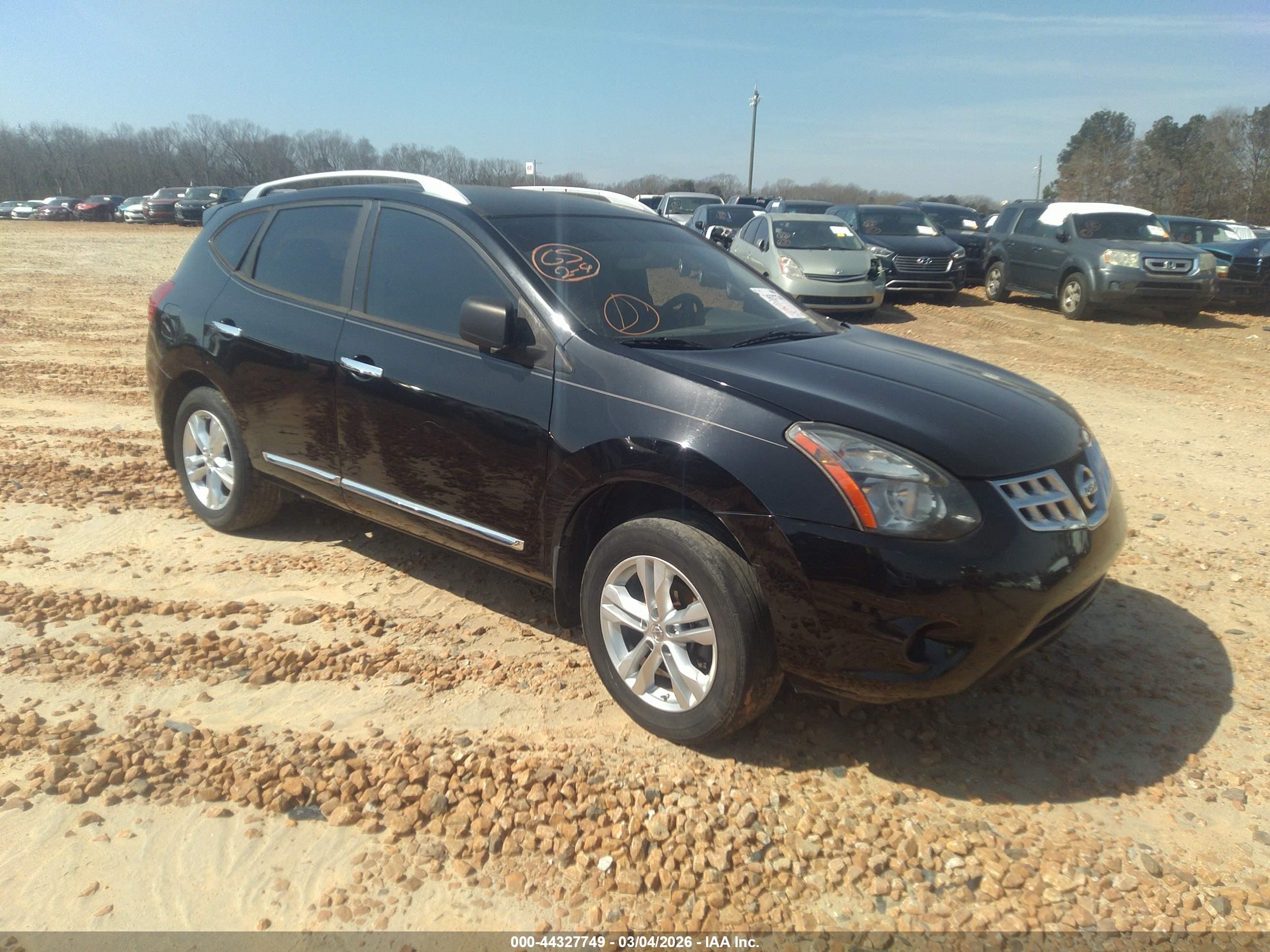 2015 Nissan Rogue S, VIN JN8AS5MV5FW759173 — Side
