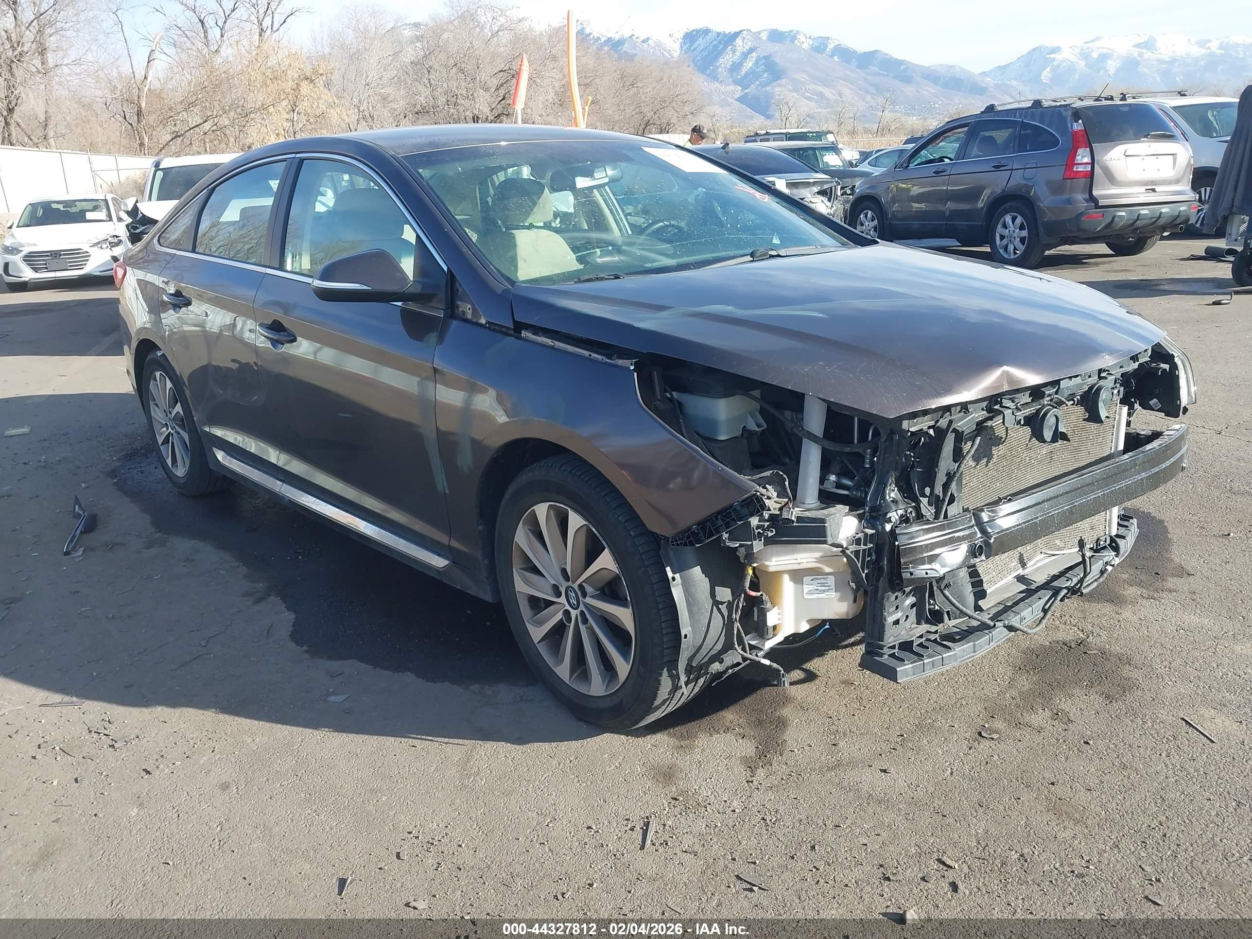 2016 Hyundai Sonata Sport, VIN 5NPE34AF3GH415110 — Перед