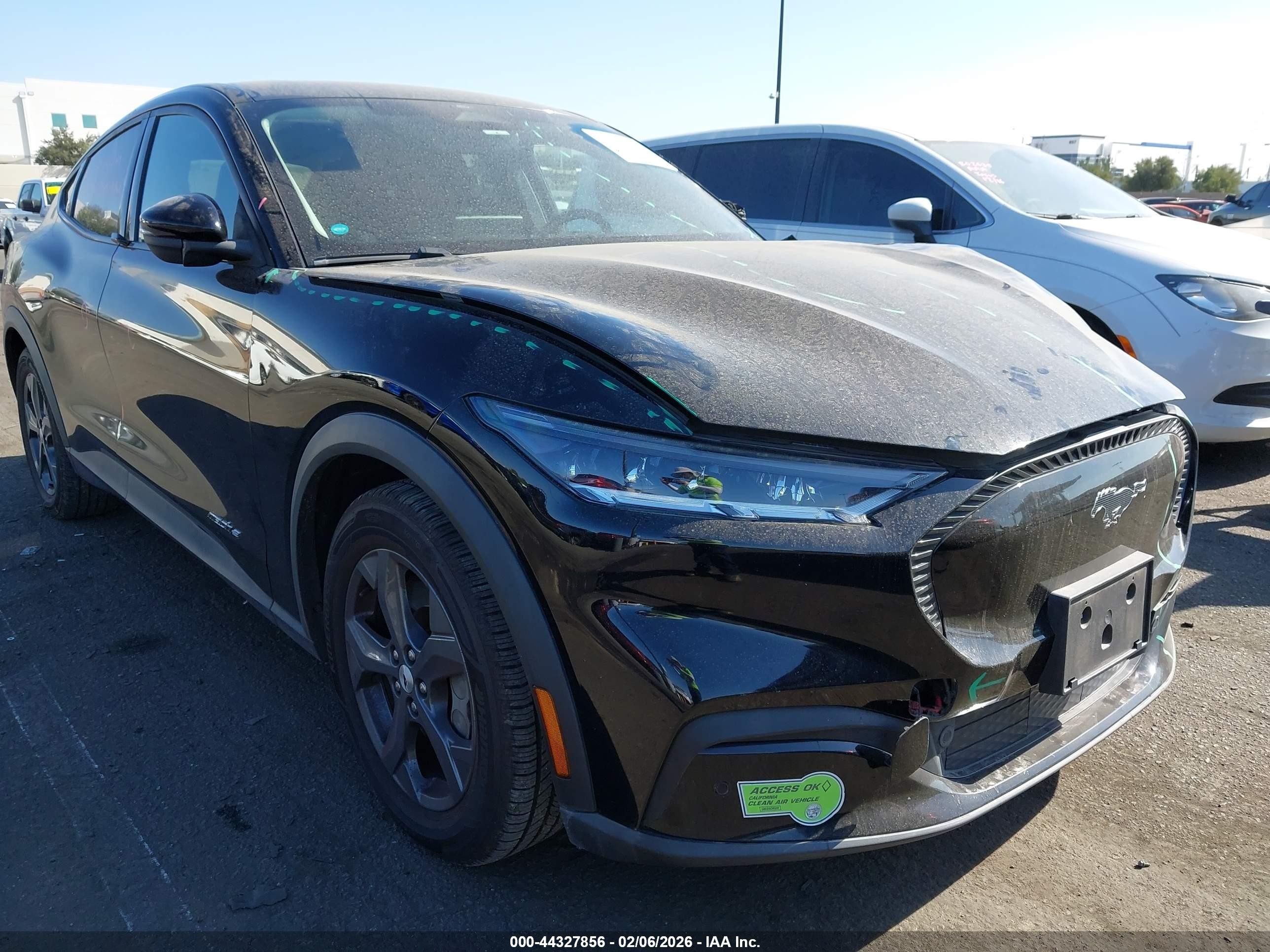 2022 Ford Mustang Mach-E Select, VIN 3FMTK1RM7NMA17672 — Front end