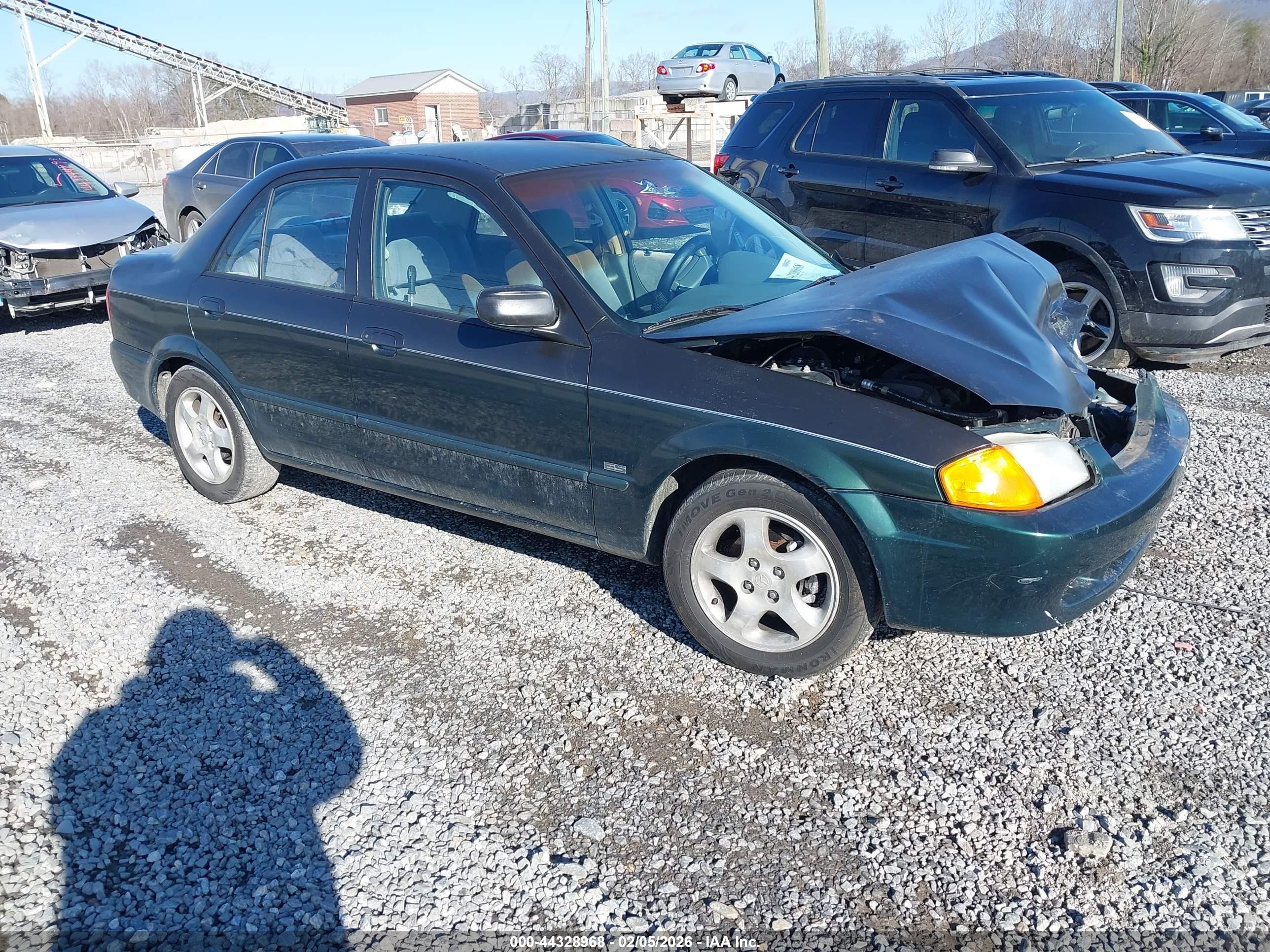1999 Mazda Protege ES, VIN JM1BJ2218X0117715 — Перед