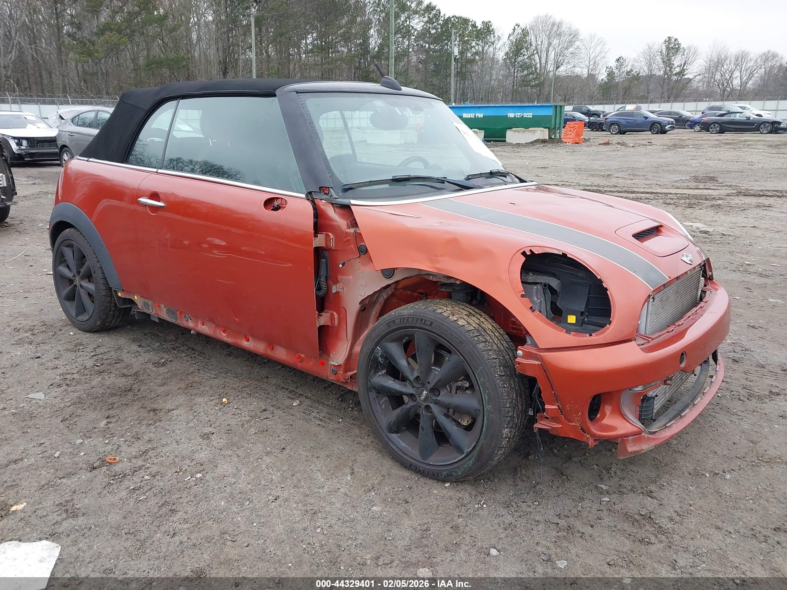 2015 MINI Convertible S, VIN WMWZP3C57FT708469 — Перед