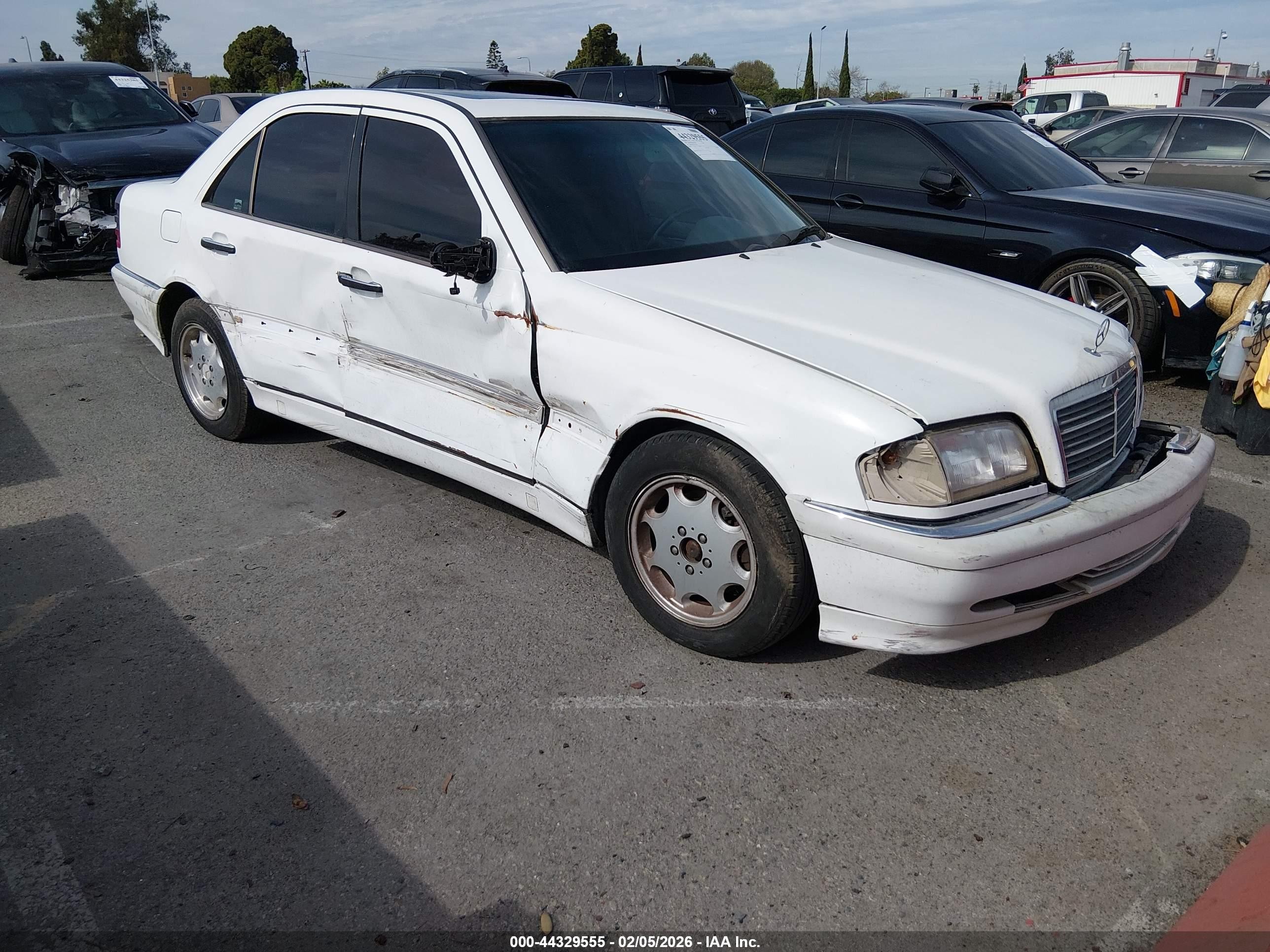1998 Mercedes-Benz C 230/260/280/320, VIN WDBHA29G1WA541667 — Side
