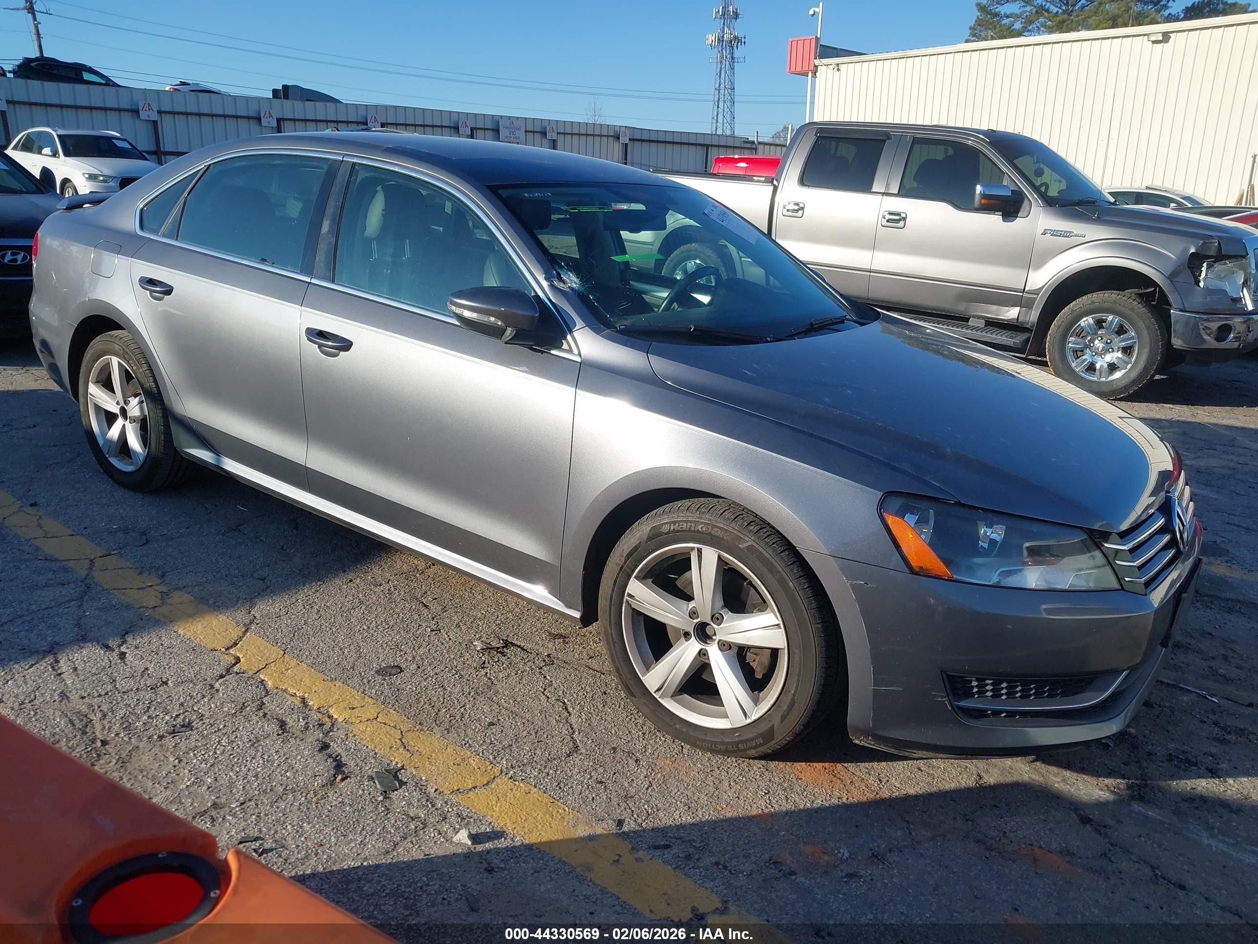 2012 Volkswagen Passat SE, VIN 1VWBP7A33CC043284 — Frame damage