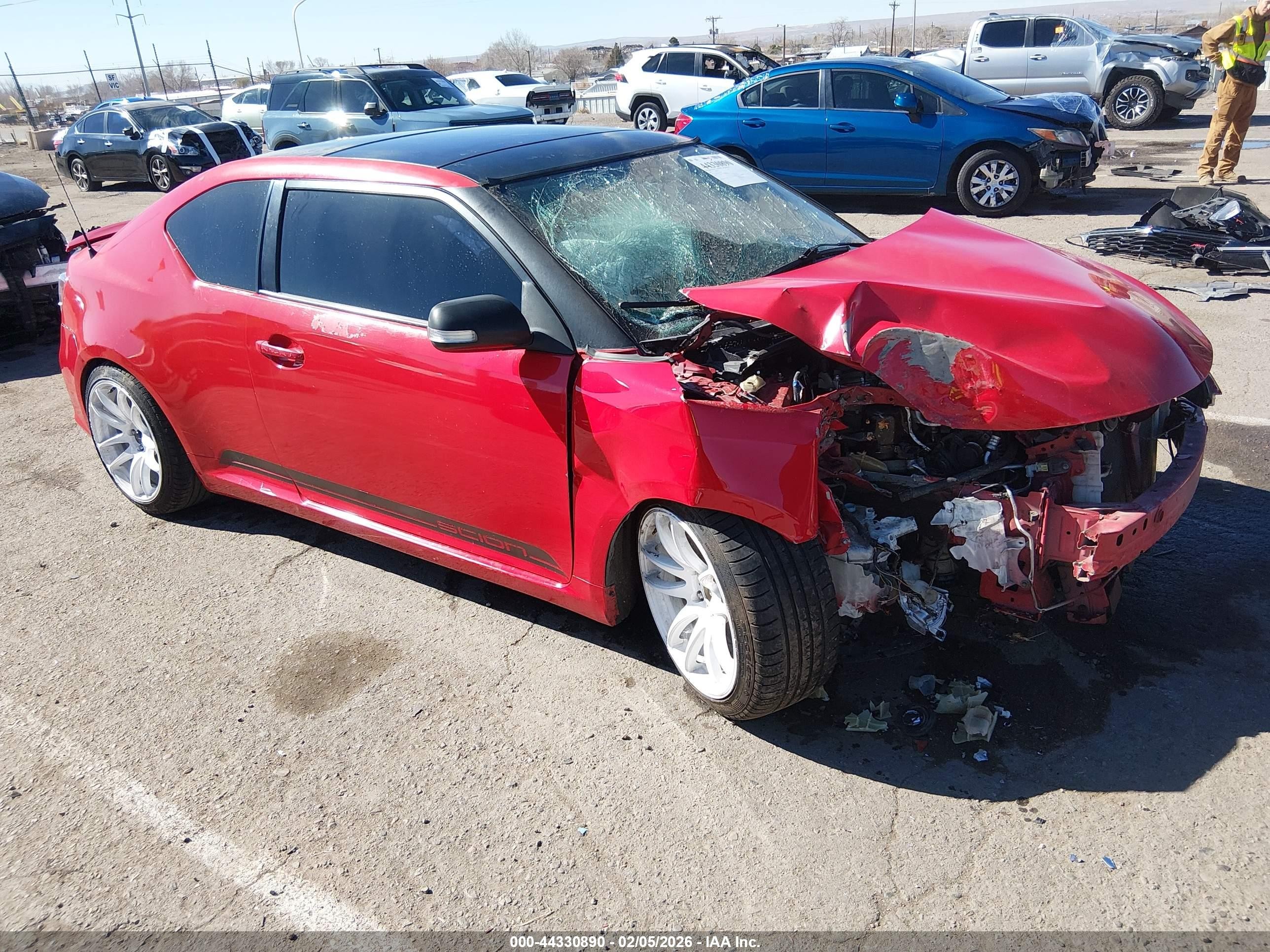 2014 Scion tC 10 Series, VIN JTKJF5C70E3071996 — Side
