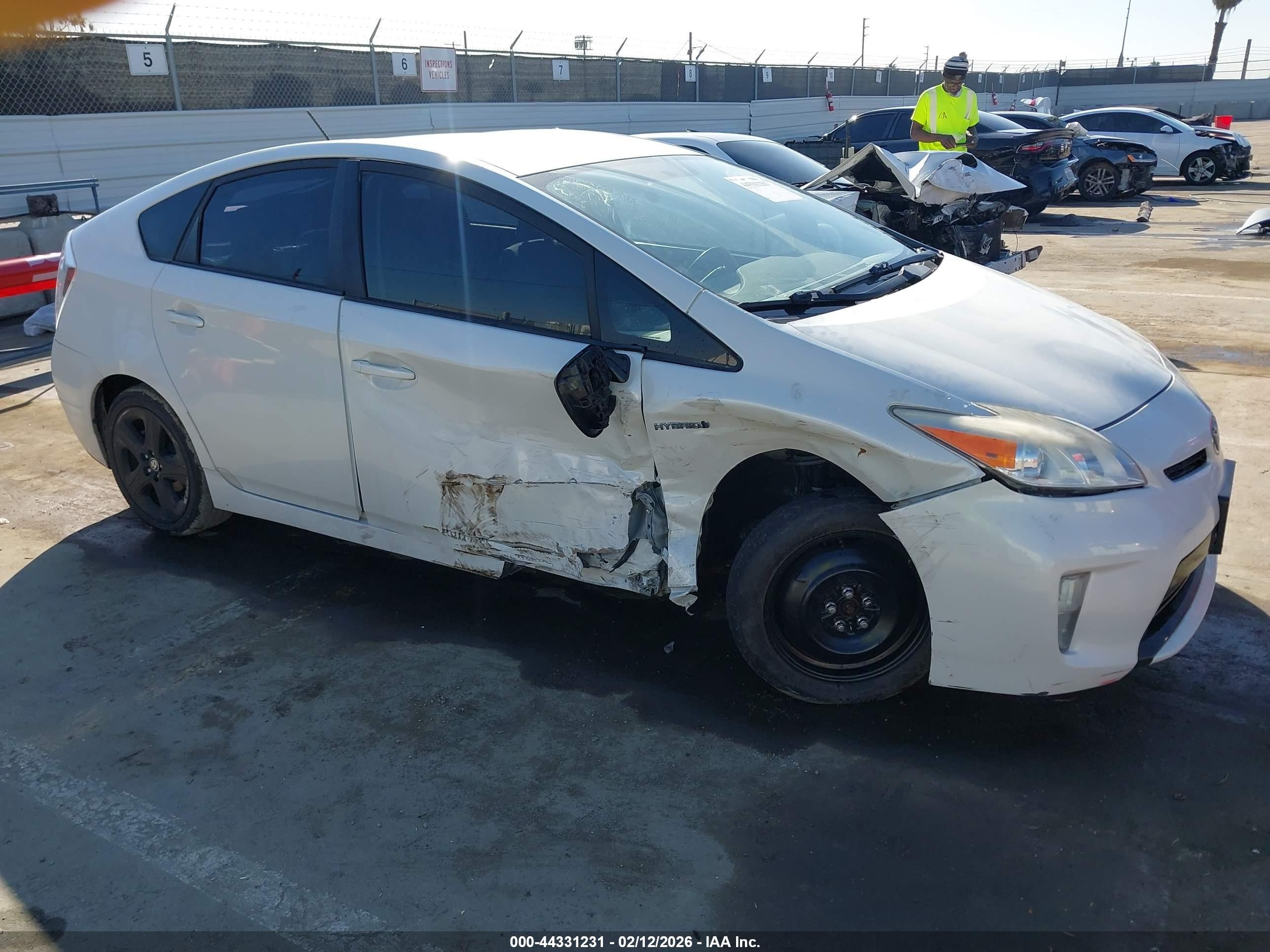 2015 Toyota Prius Two, VIN JTDKN3DU1F0464237 — Side