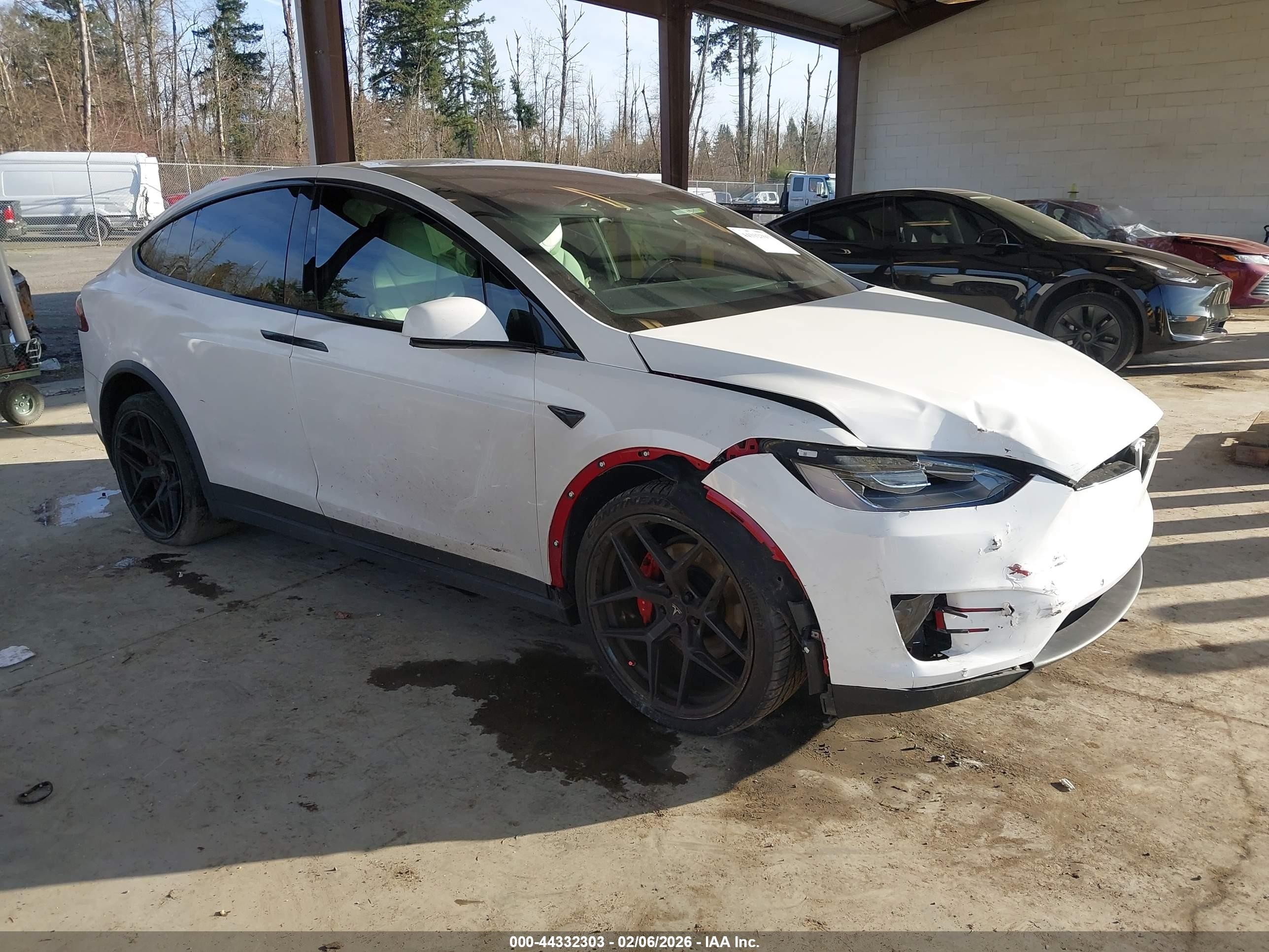 2019 Tesla Model X P100D, VIN 5YJXCBE47KF185407 — Front end