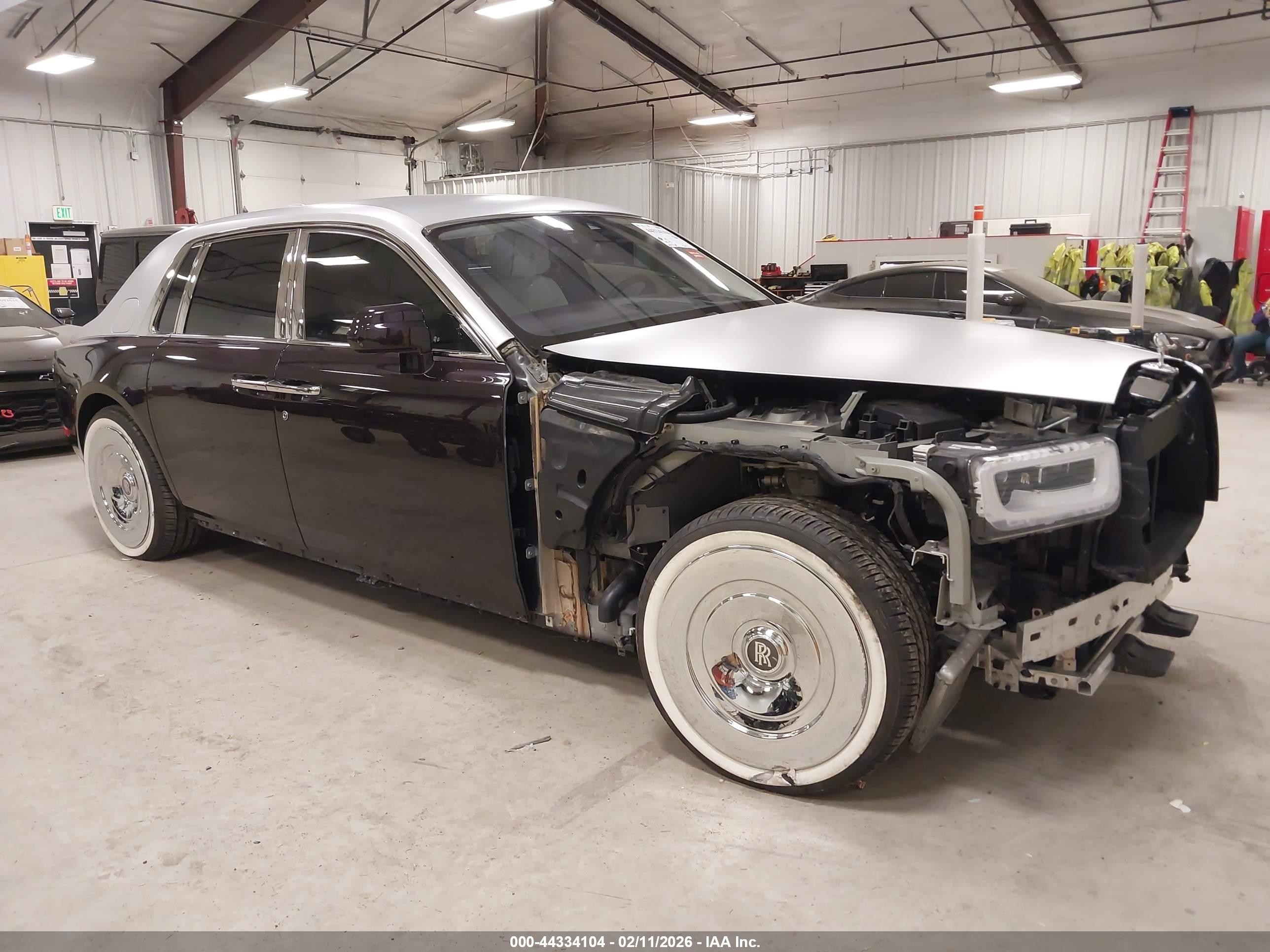 2018 Rolls-Royce Phantom, VIN SCA687S56JU104577 — Front end