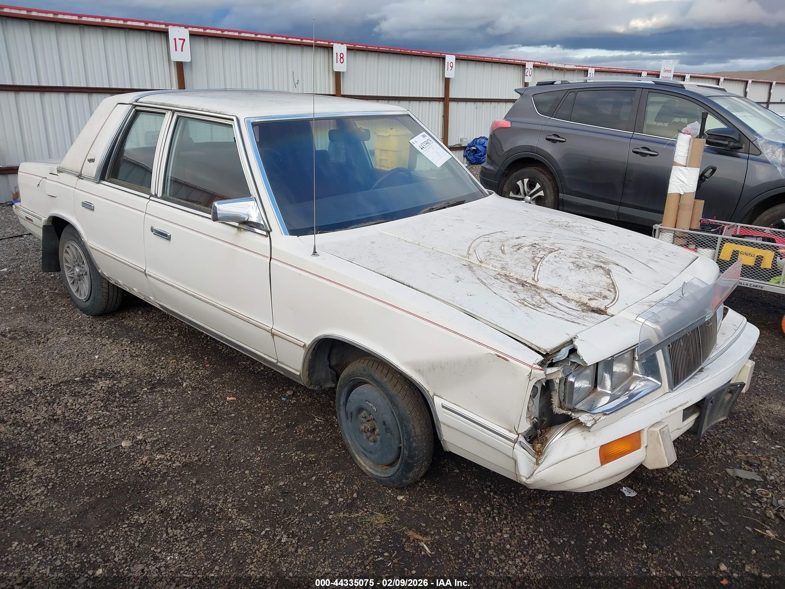 1987 Chrysler LeBaron, VIN 1C3BC56K3HF309657 — Front end