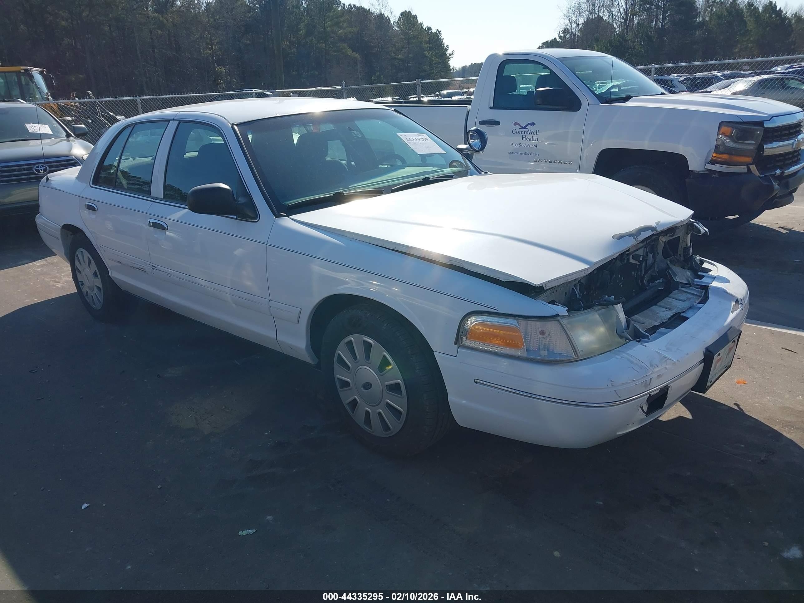 2005 Ford Police Interceptor, VIN 2FAHP71W15X101329 — Front end