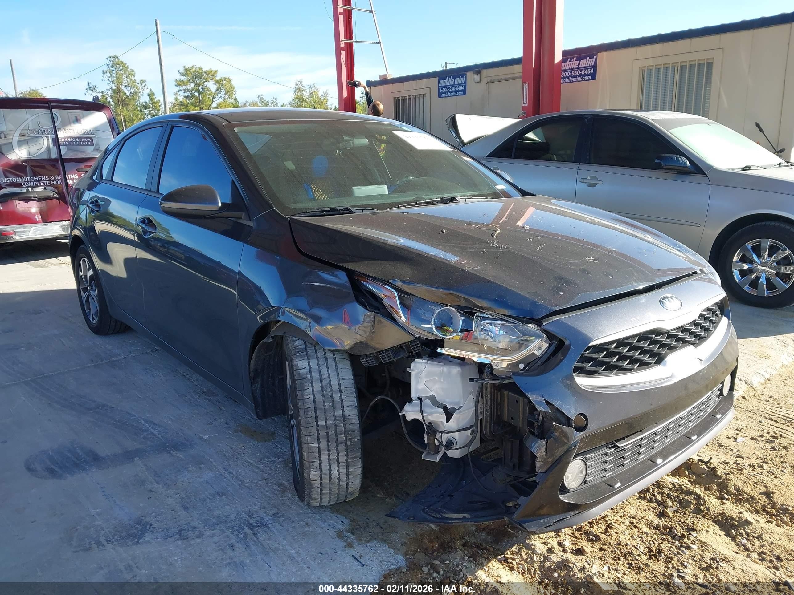 2021 Kia Forte LXS, VIN 3KPF24AD1ME359271 — Front end
