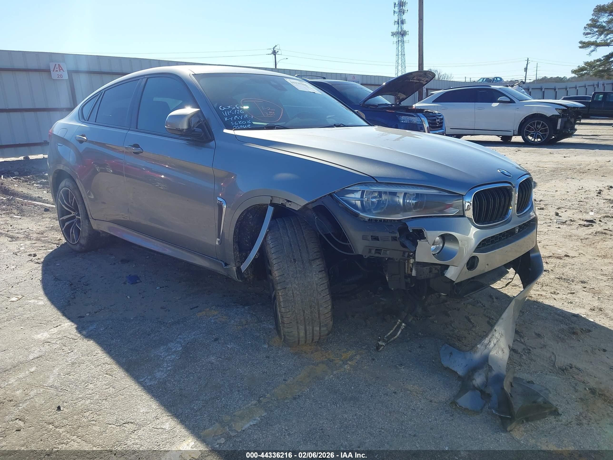 2016 BMW X6 M, VIN 5YMKW8C56G0R43105 — Перед