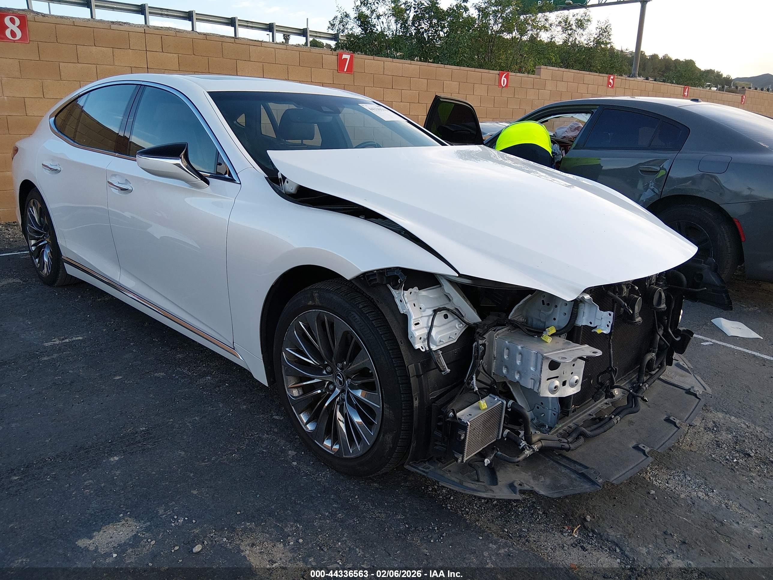 2021 Lexus LS 500, VIN JTHD51FFXM5014368 — Перед