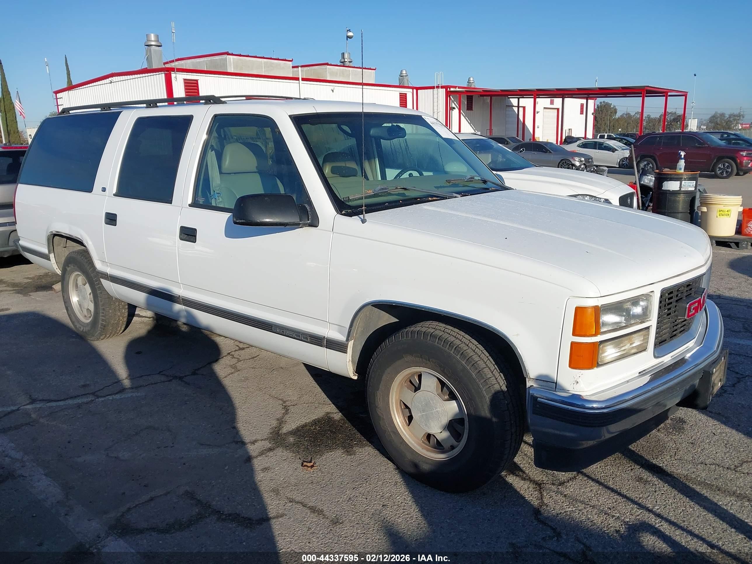 1998 GMC Suburban, VIN 3GKEC16R1WG501657 — Rear end