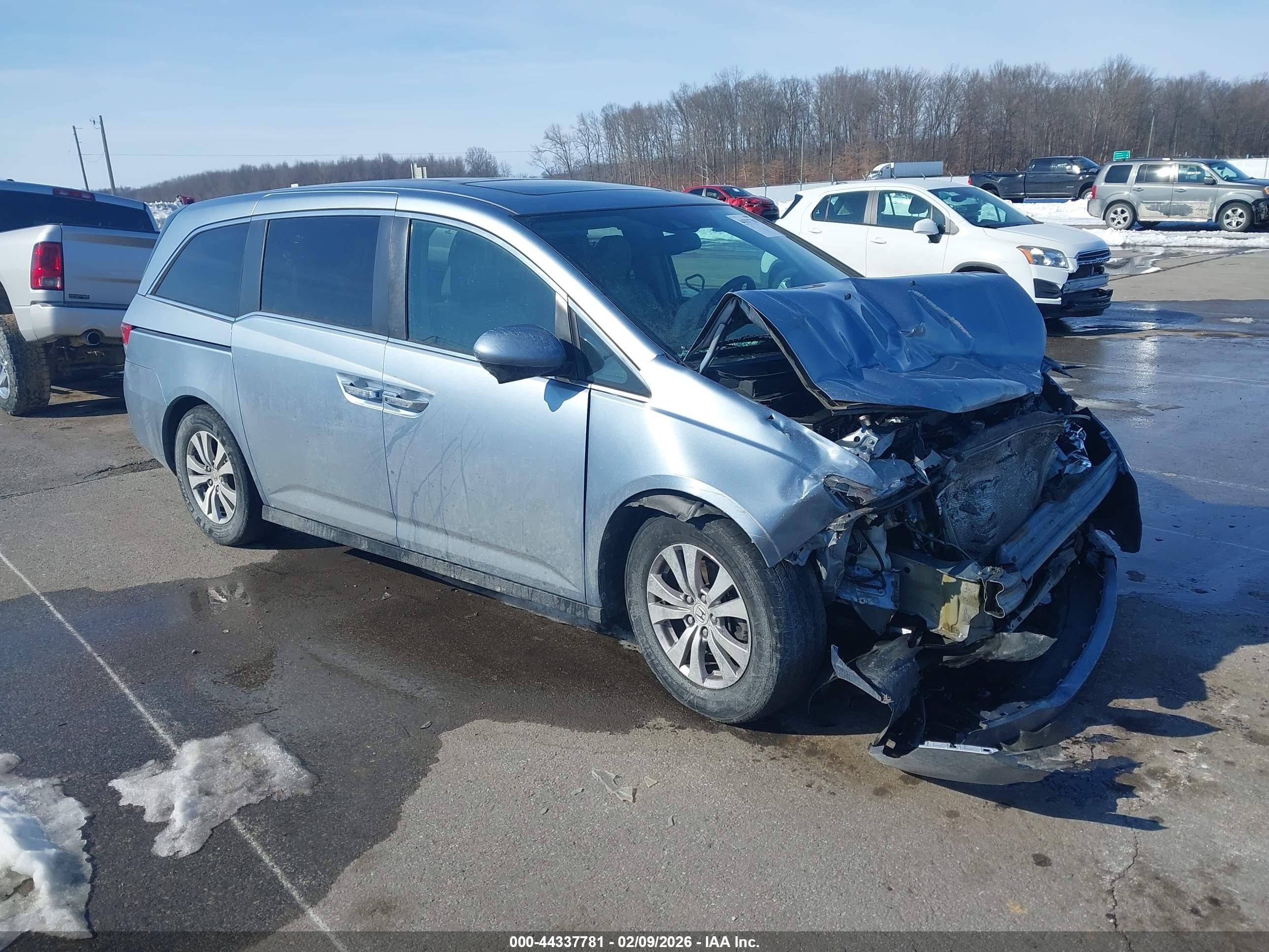 2014 Honda Odyssey EX-L, VIN 5FNRL5H67EB042579 — Front end