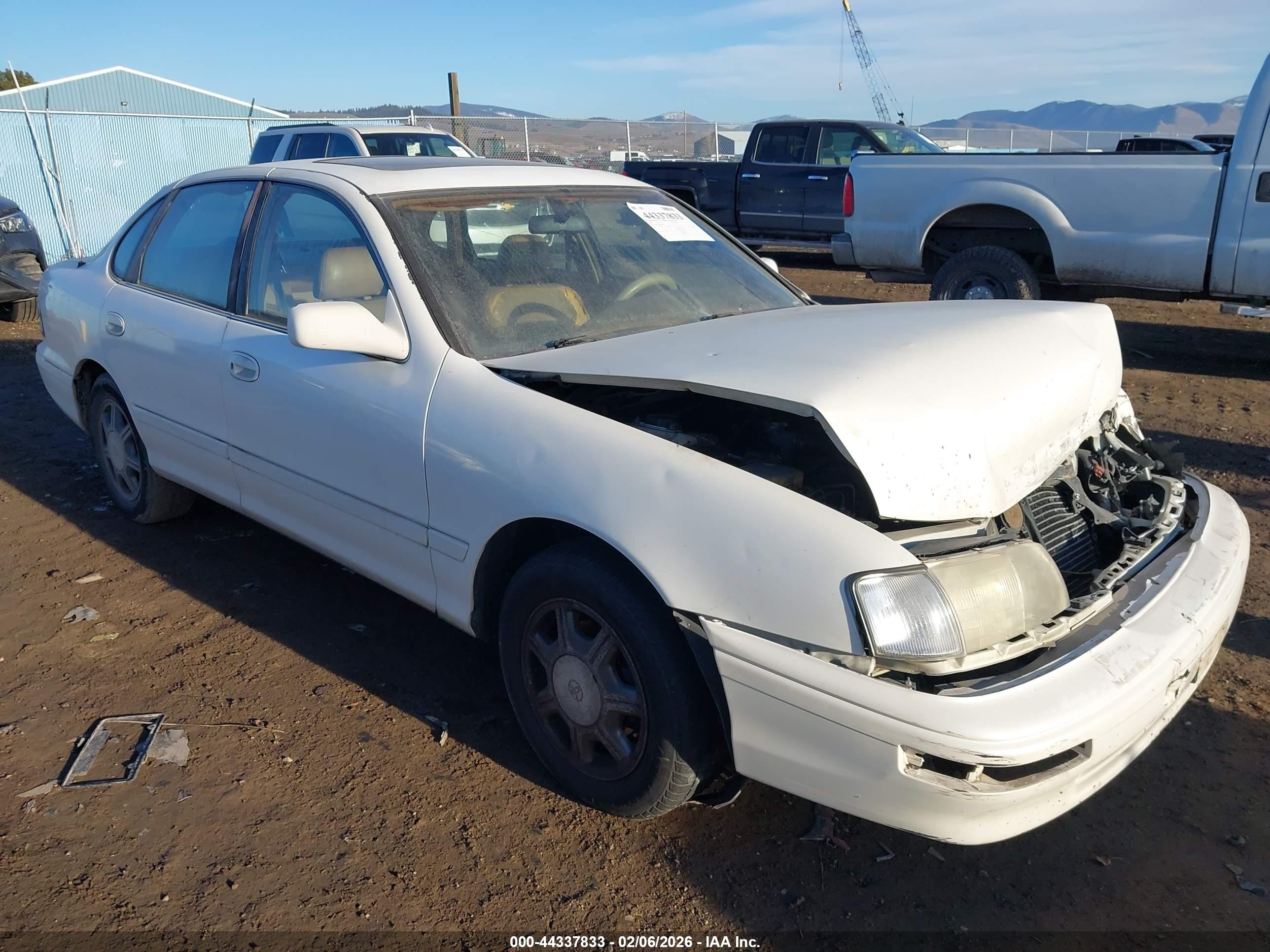 1996 Toyota Avalon XL, VIN 4T1BF12B6TU081932 — Front end
