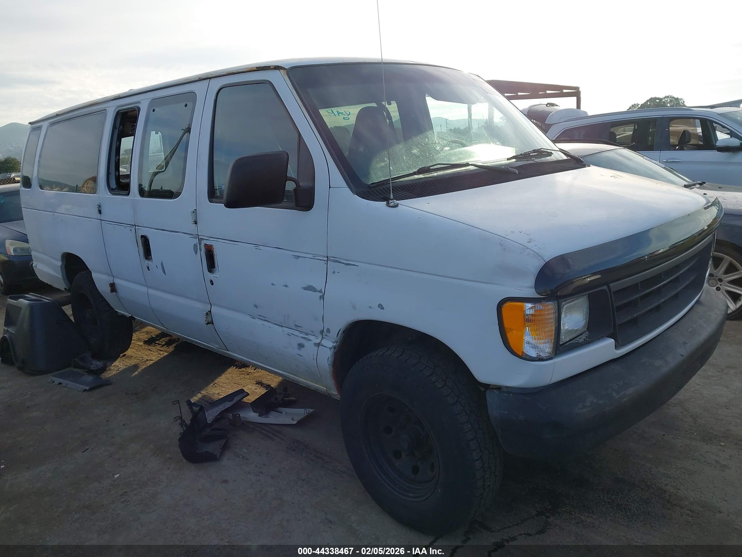 1995 Ford Econoline Wagon XL, VIN 1FBJS31H8SHB50662 — Side