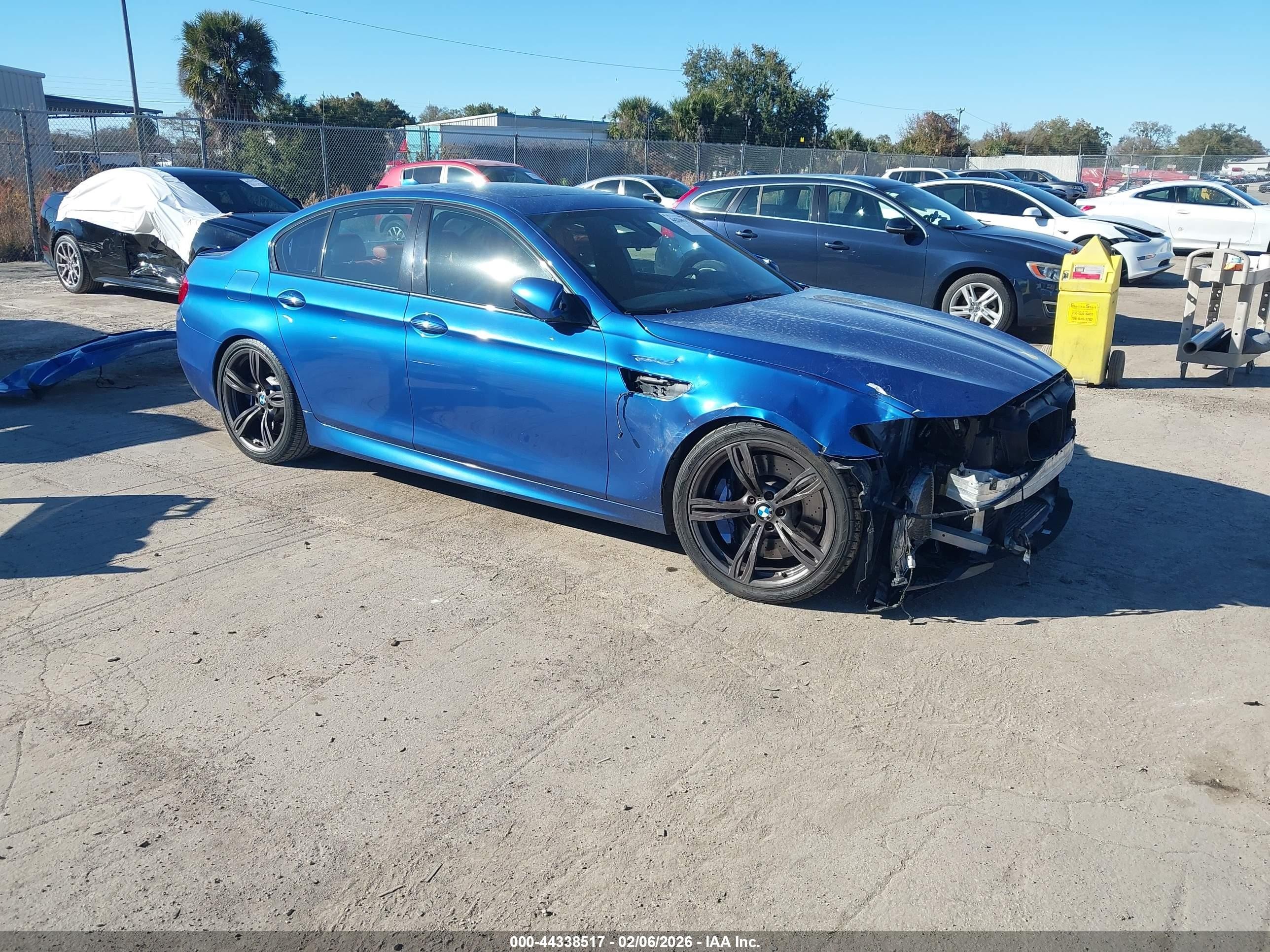 2014 BMW M5, VIN WBSFV9C50ED592905 — Перед