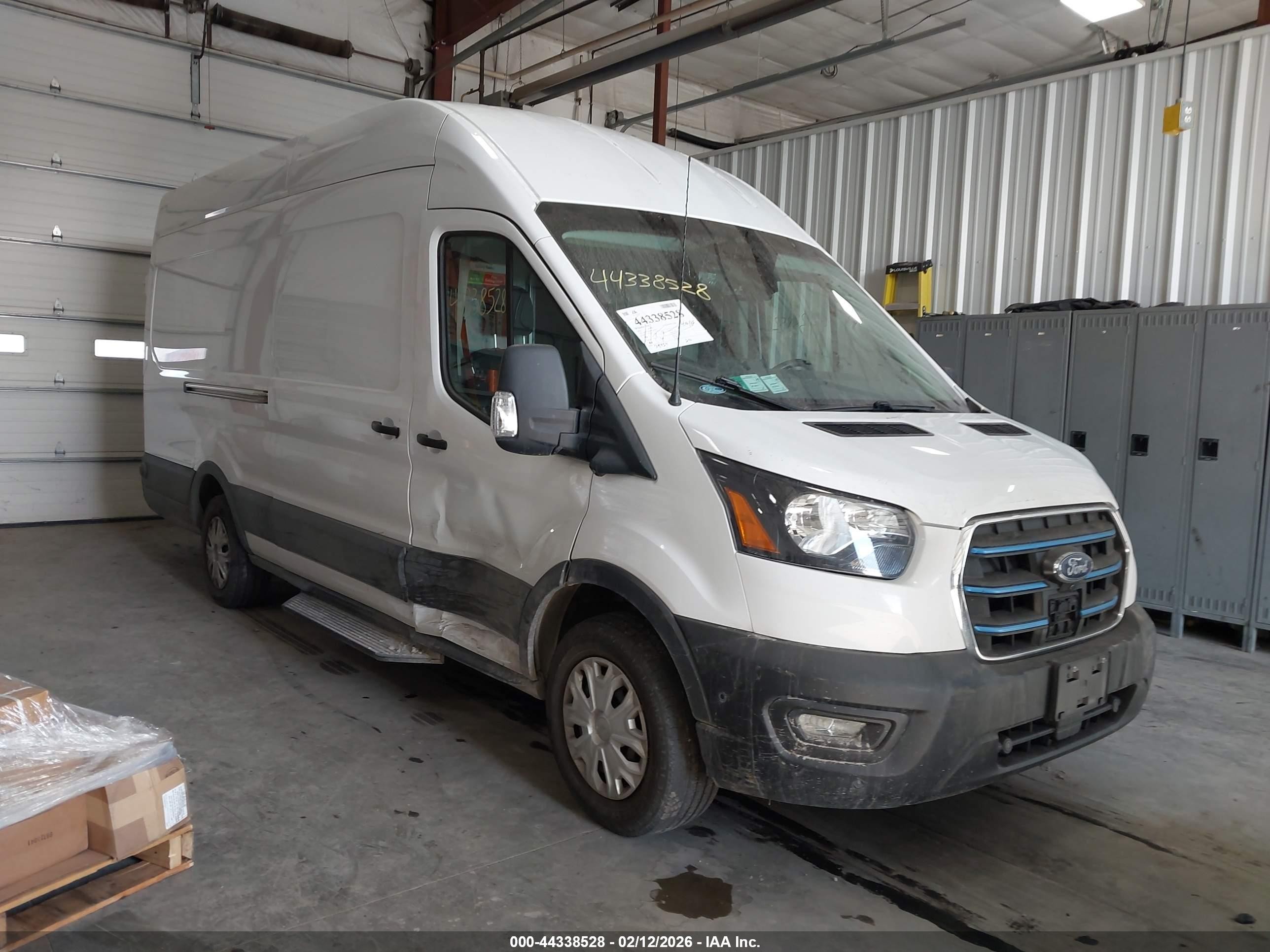 2022 Ford E-Transit Cargo, VIN 1FTBW3XK8NKA14417 — Side
