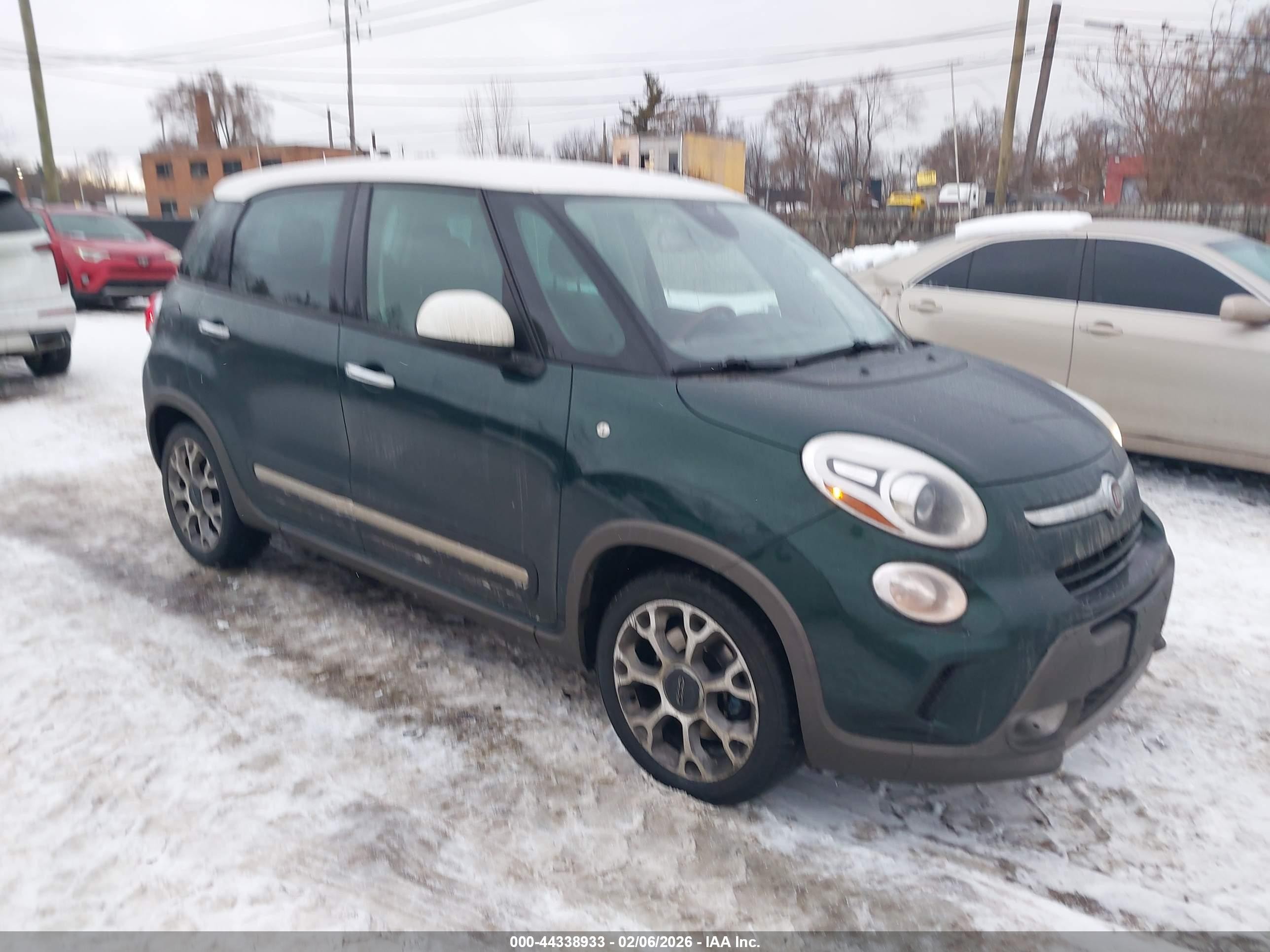 2016 FIAT 500L Urbana Trekking, VIN ZFBCFADH6GZ038083 — Rear end