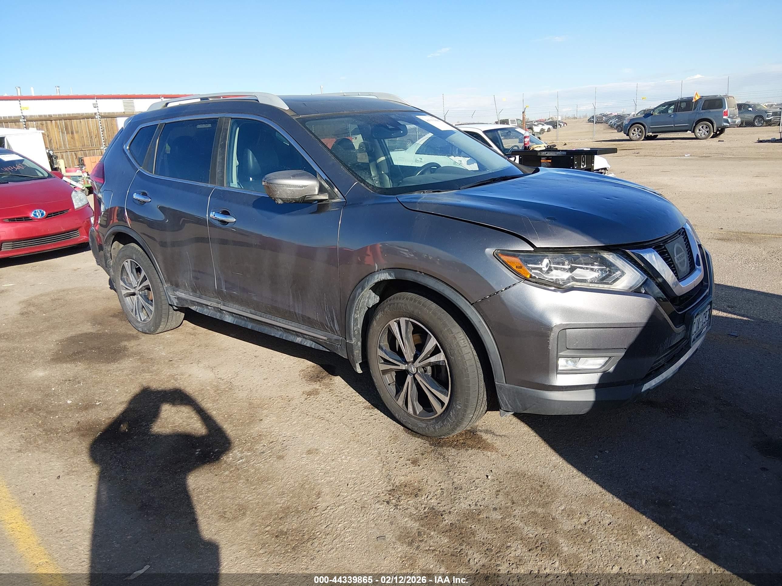 2017 Nissan Rogue SL, VIN 5N1AT2MV0HC746838 — Front end