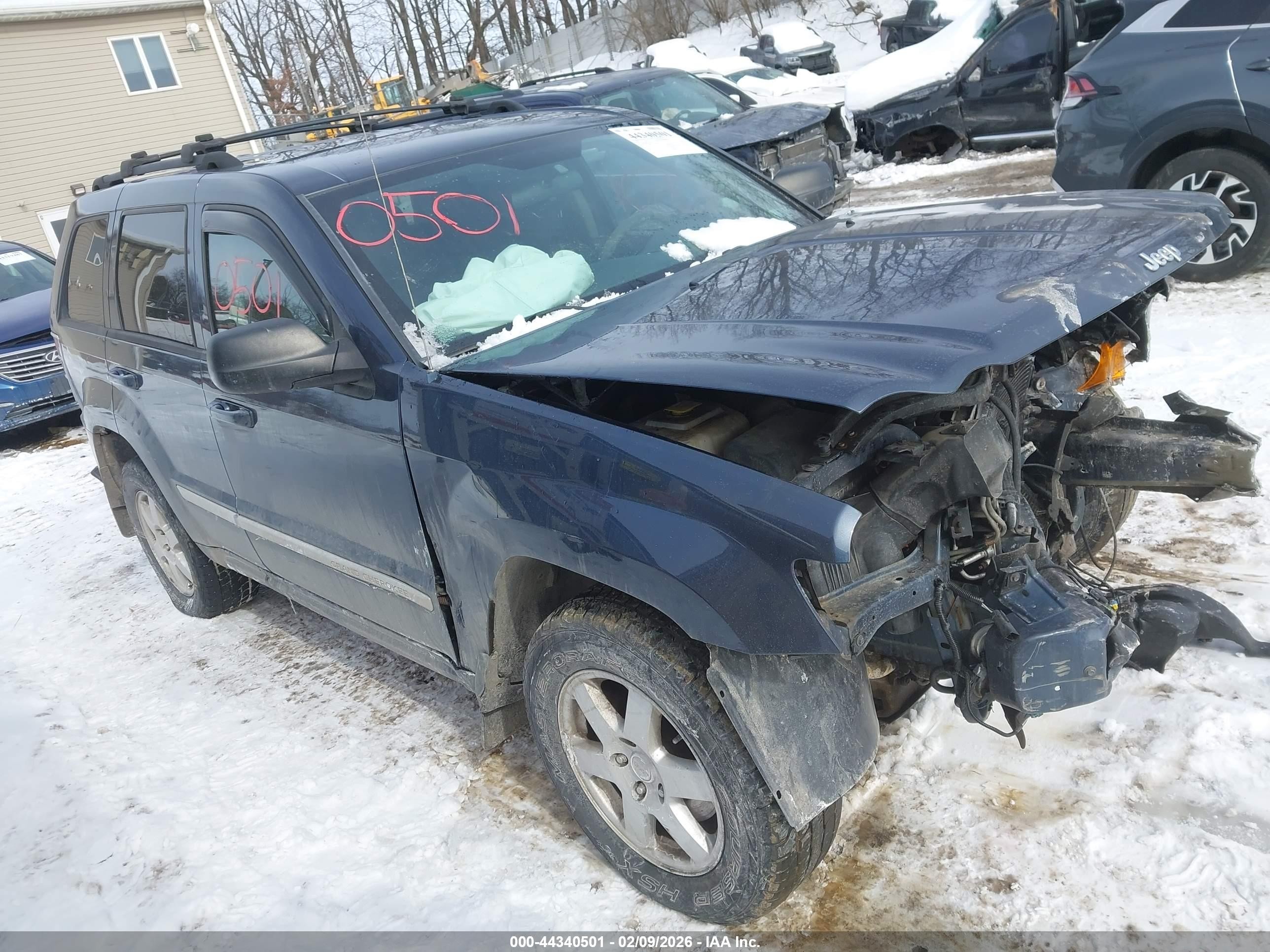 2010 Jeep Grand Cherokee Laredo, VIN 1J4PR4GK9AC136172 — Front end