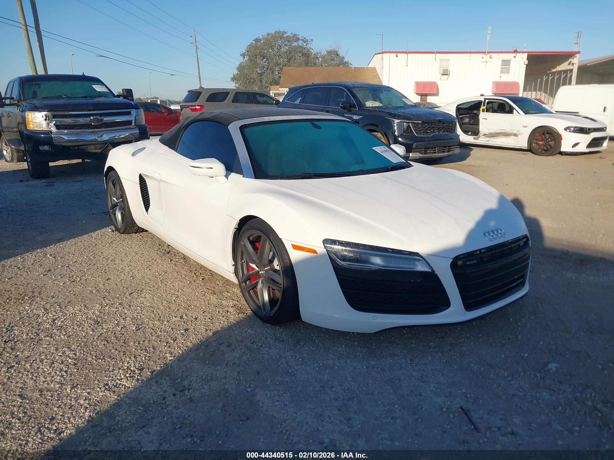 2015 Audi R8 4.2L, VIN WUASUAFG0F7001806 — Undercarriage