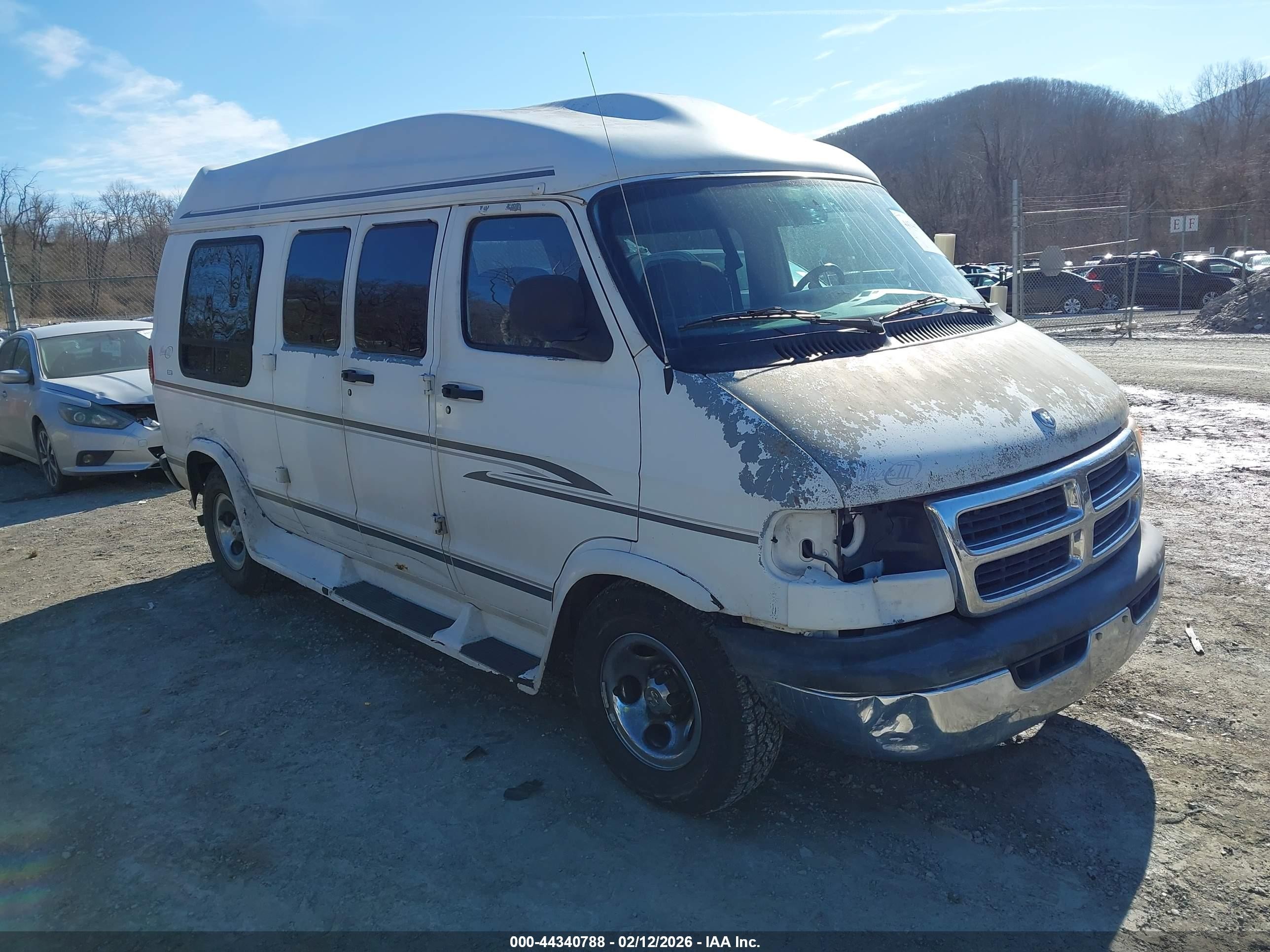 1999 Dodge Cargo, VIN 2B6HB11Y9XK561706 — Front end