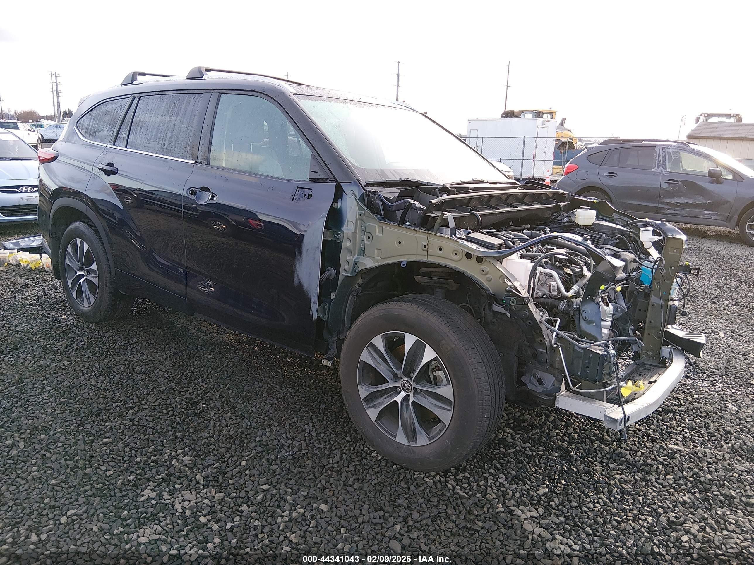 2020 Toyota Highlander XLE, VIN 5TDGZRBH2LS006668 — Front end
