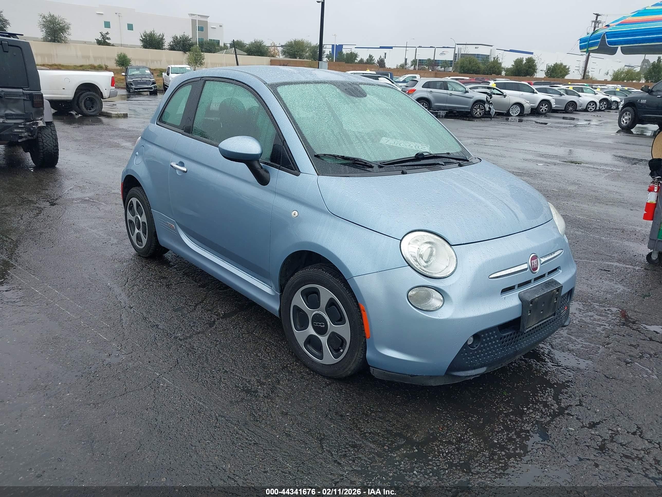 2015 FIAT 500e, VIN 3C3CFFGEXFT594046 — Side