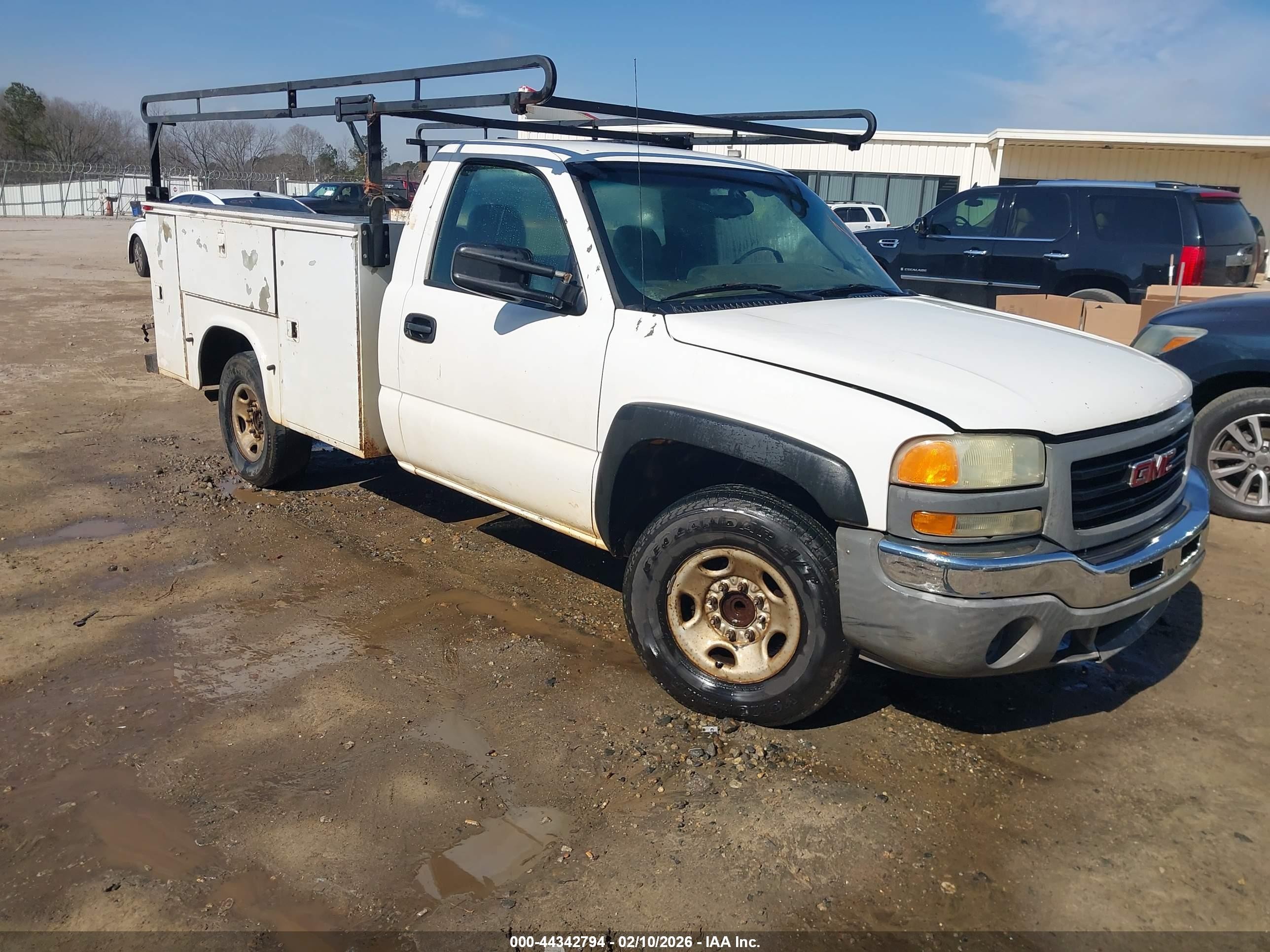 2004 GMC Sierra 2500, VIN 1GDGC24U34Z172907 — Rear end