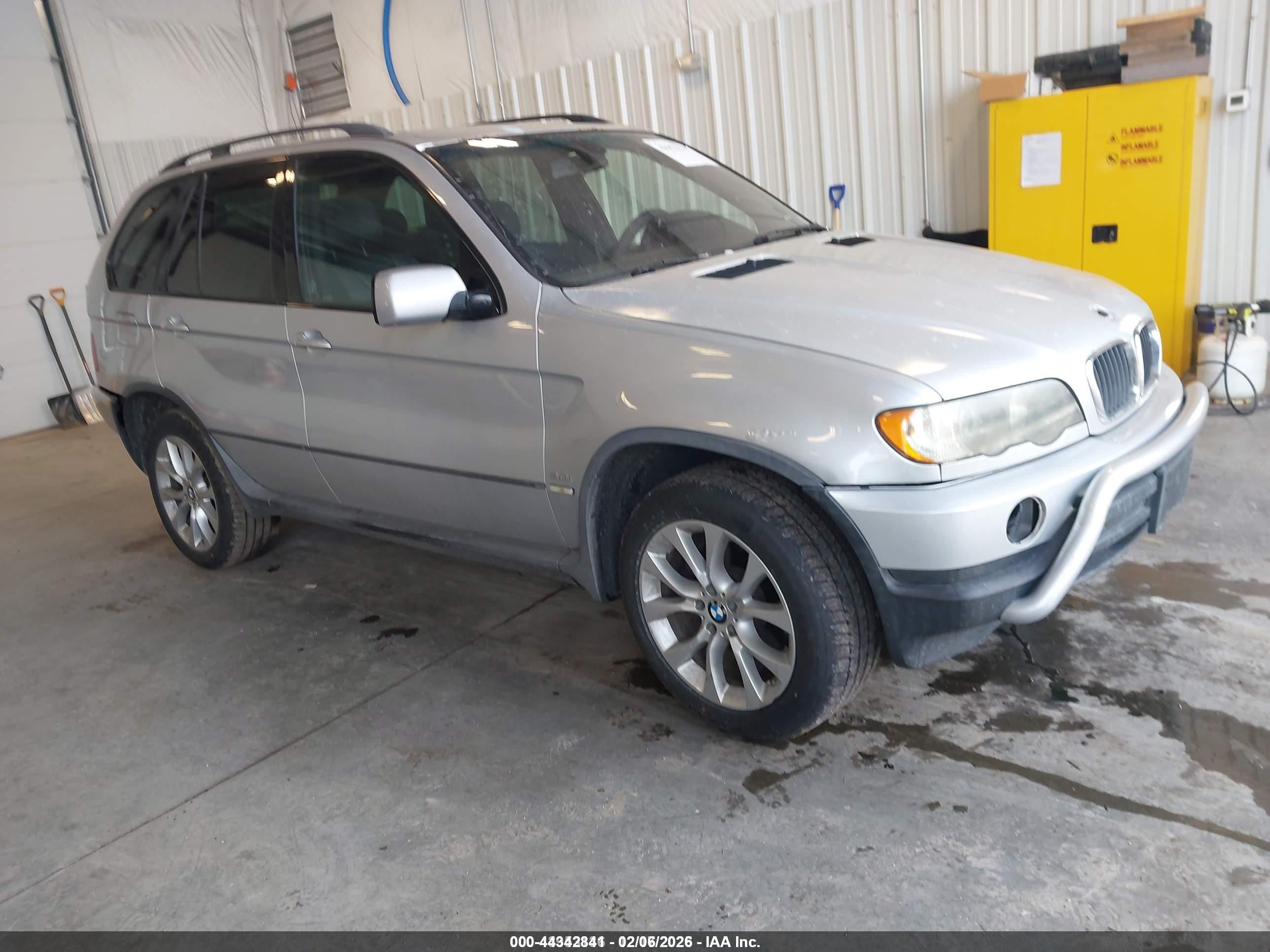 2001 BMW X5 3.0i, VIN WBAFA53501LM65063 — Зад