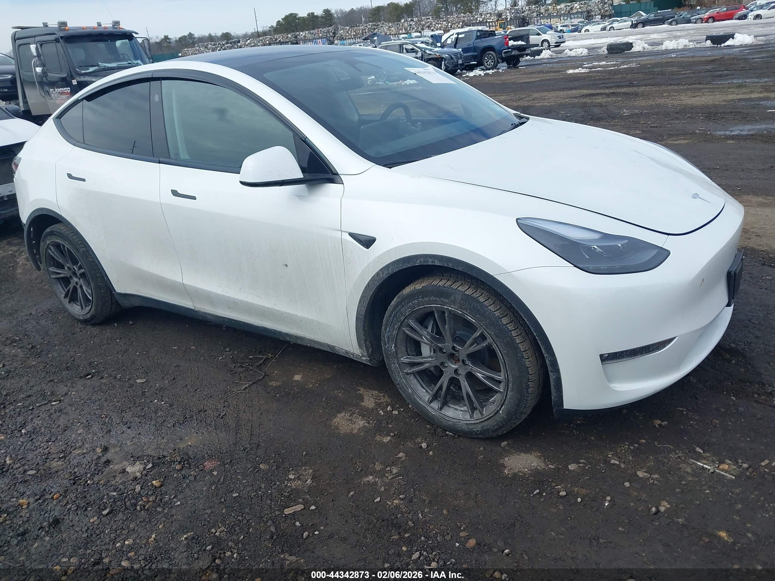 2024 Tesla Model Y Long Range, VIN 7SAYGAEE1RF201190 — Rear end