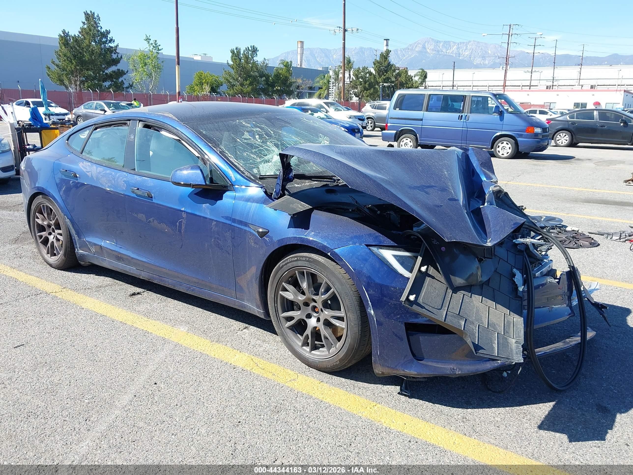 2024 Tesla Model S, VIN 5YJSA1E51RF542559 — Перед