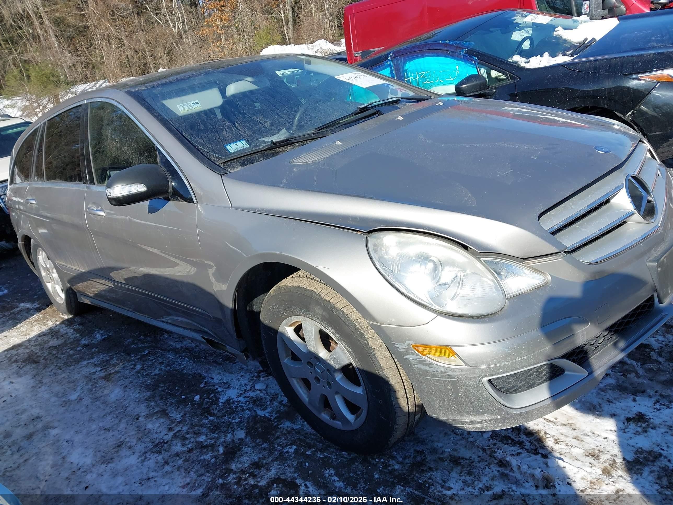 2007 Mercedes-Benz R 3.5L, VIN 4JGCB65E67A052120 — Side