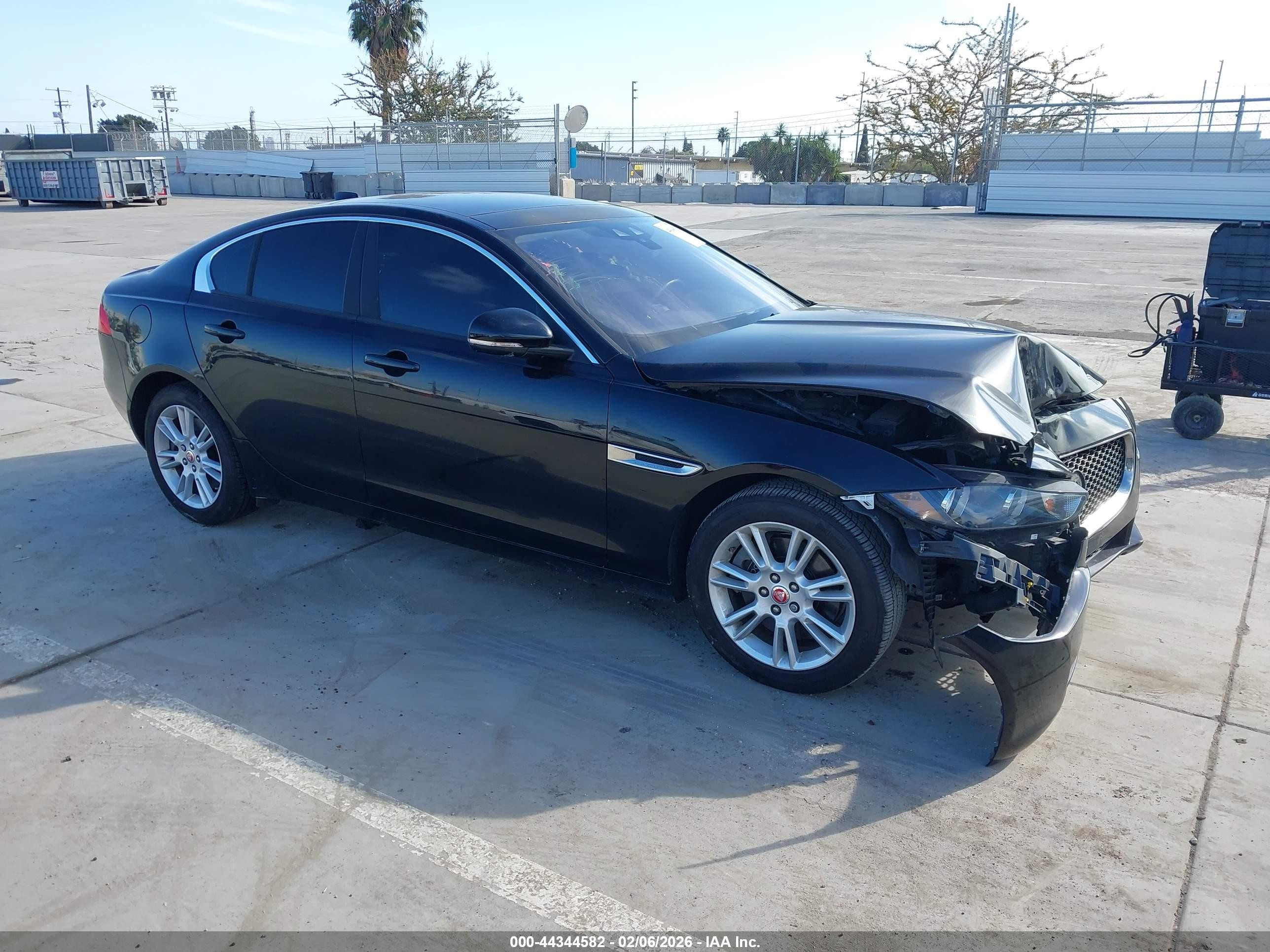 2017 Jaguar XE 25t Premium, VIN SAJAD4BG9HA956014 — Front end