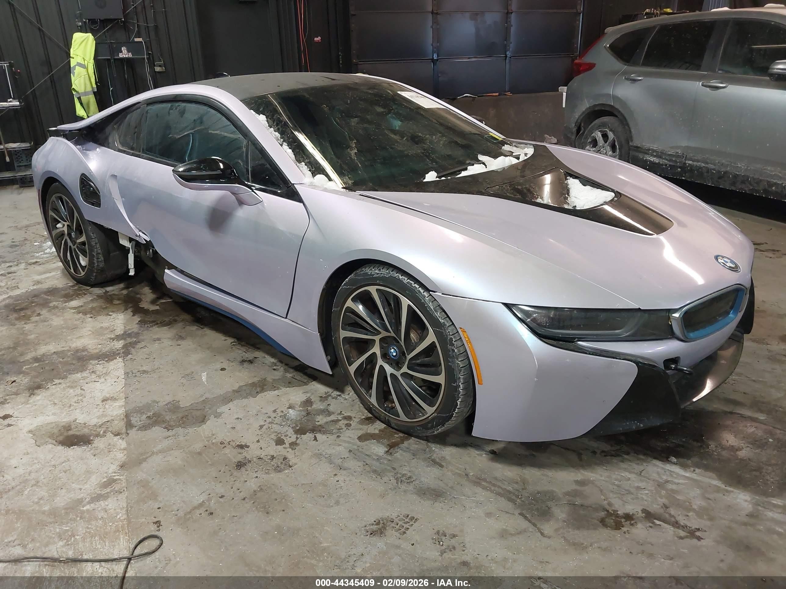 2017 BMW i8, VIN WBY2Z2C3XHV676856 — Side