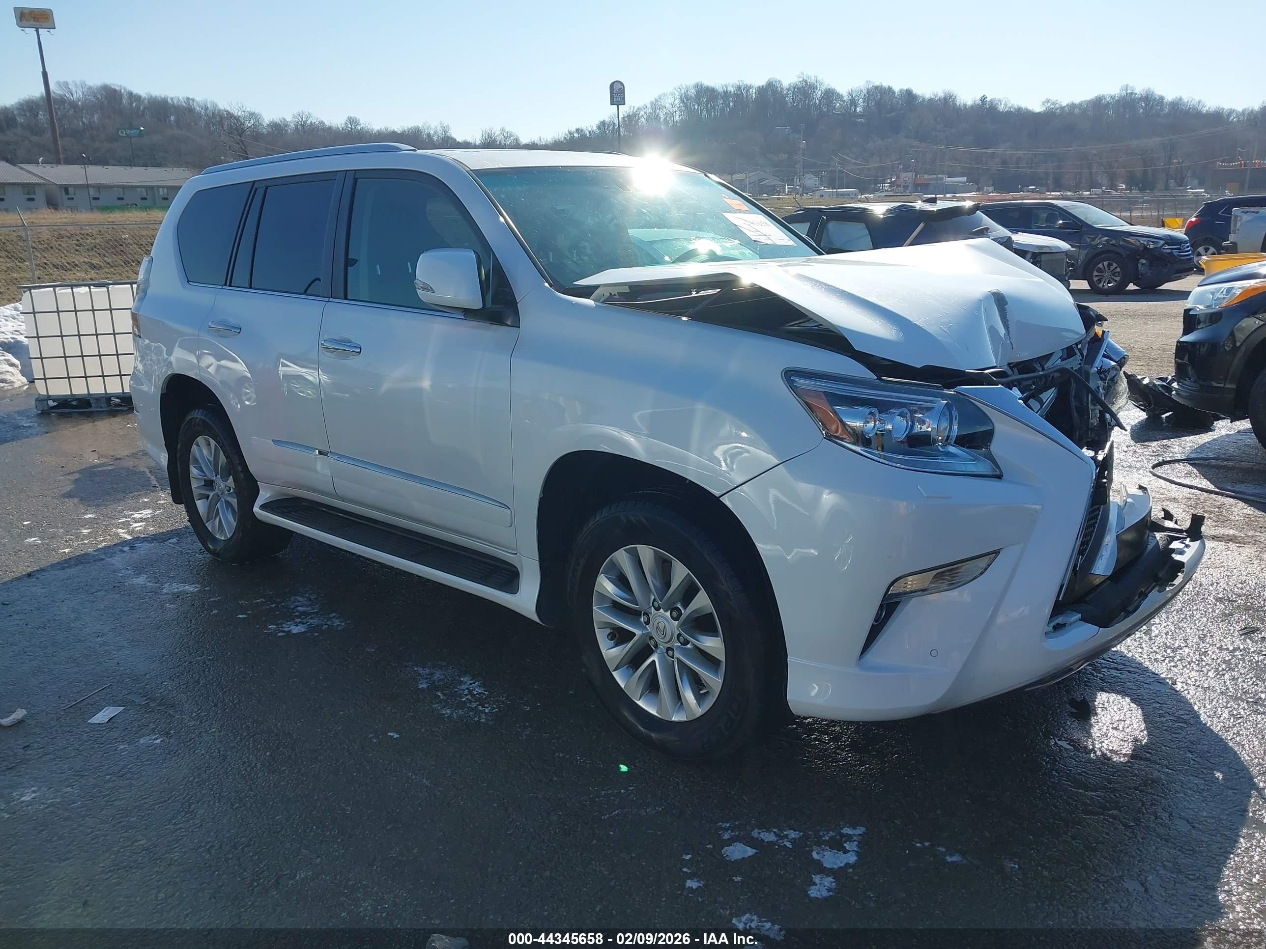 2015 Lexus GX 460, VIN JTJBM7FXXF5117507 — Front end