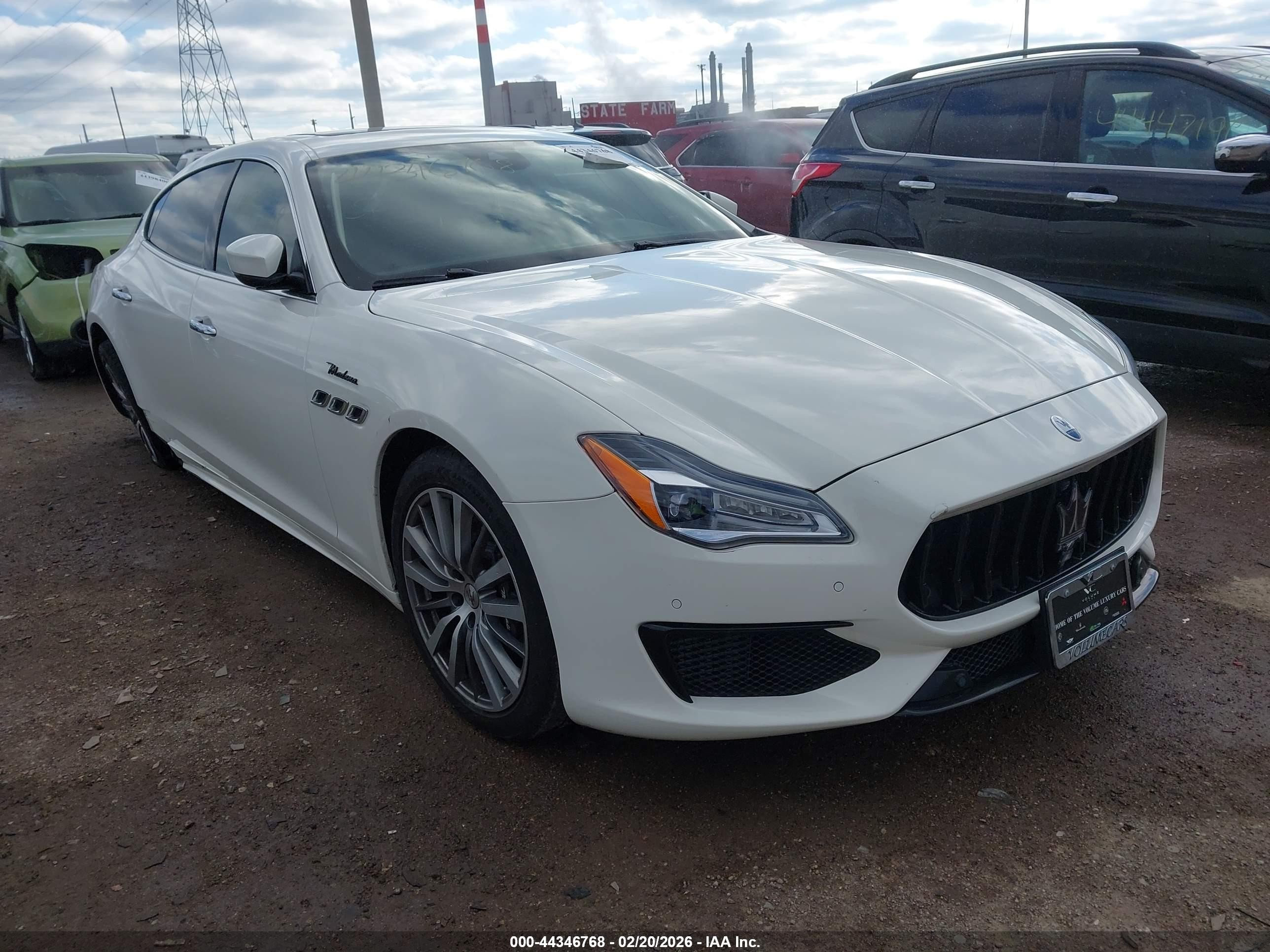 2022 Maserati Quattroporte Modena Q4, VIN ZAM56YRMXN1388375 — Бок