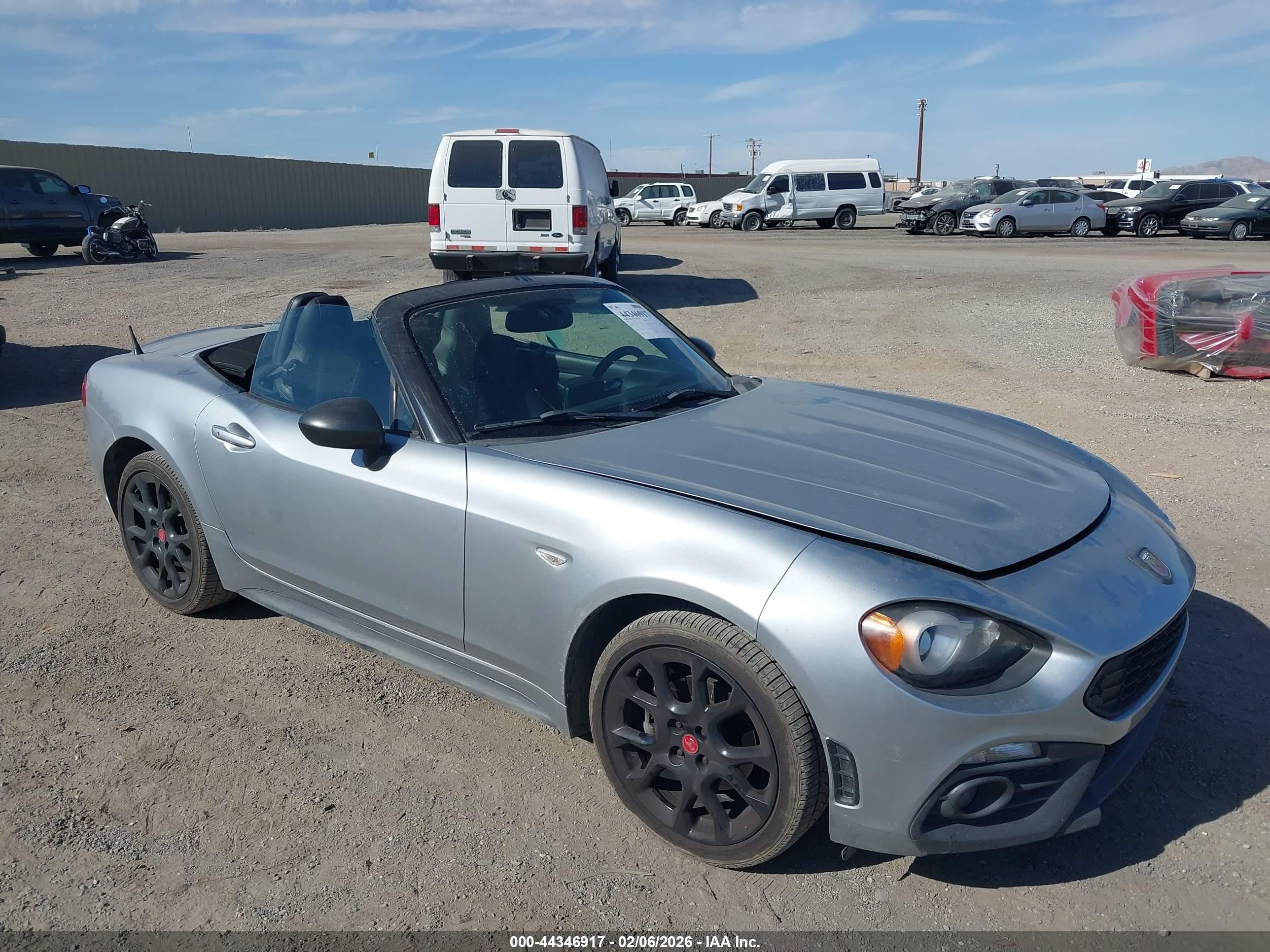 2018 FIAT 124 Spider Classica, VIN JC1NFAEKXJ0134954 — Side