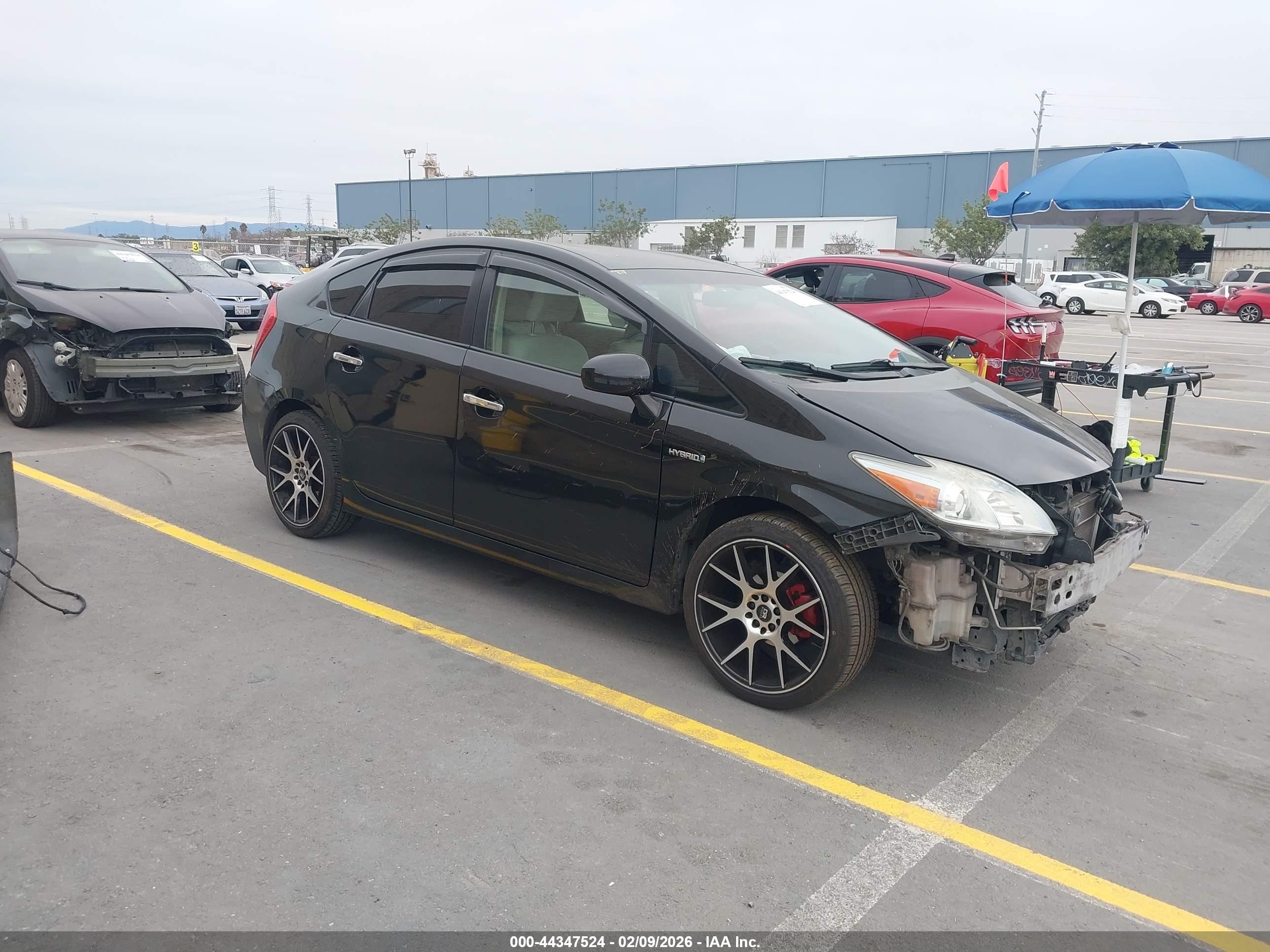 2010 Toyota Prius III, VIN JTDKN3DUXA0162454 — Front end
