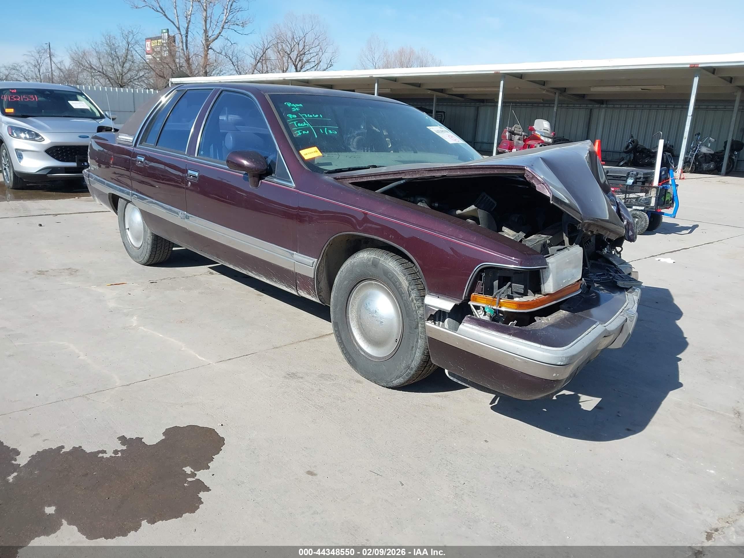 1993 Buick Roadmaster Ltd, VIN 1G4BT5371PR429140 — Front end