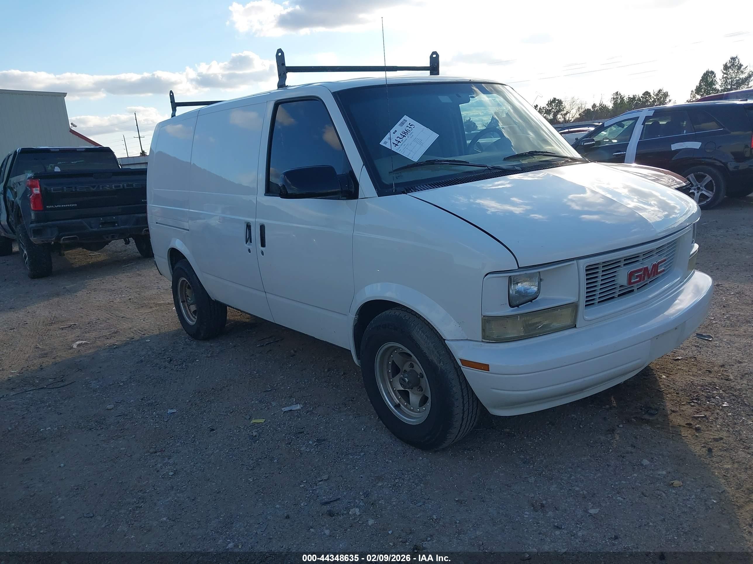 1999 GMC Safari Cargo, VIN 1GTDM19W1XB518734 — Side
