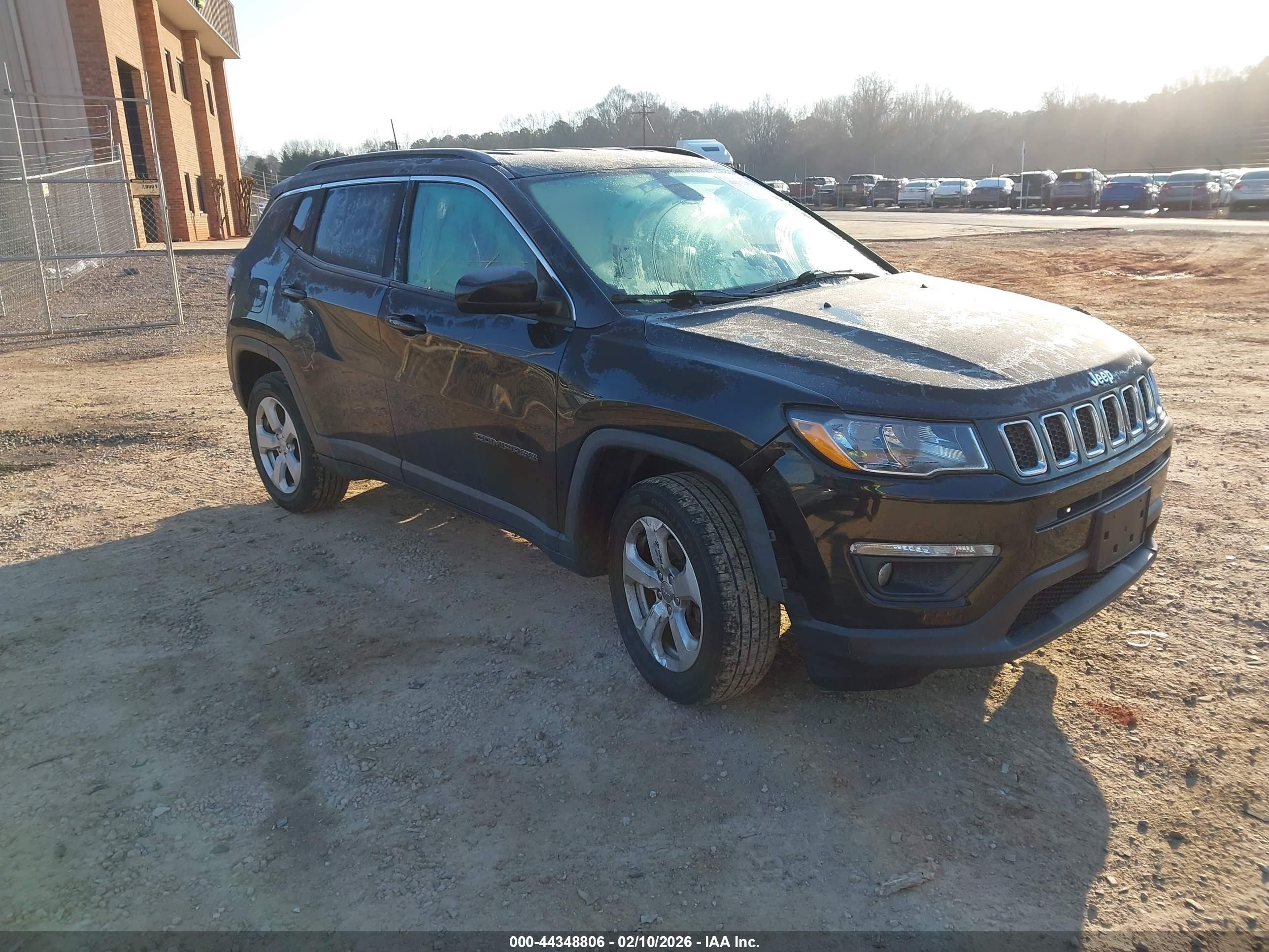 2019 Jeep Compass Latitude, VIN 3C4NJDBB2KT647420 — Перед