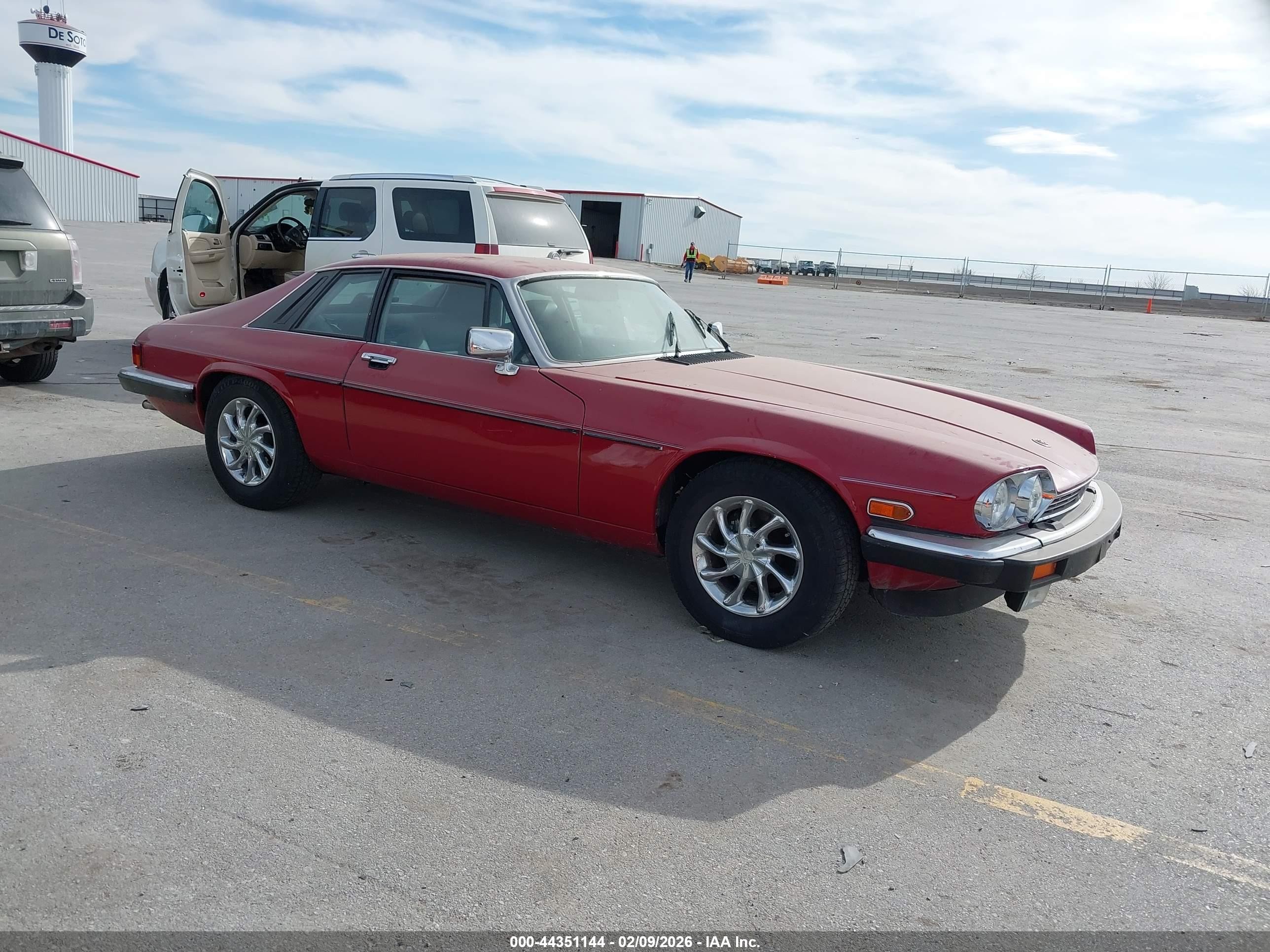 1987 Jaguar XJ, VIN SAJNV5848HC138456 — Front end
